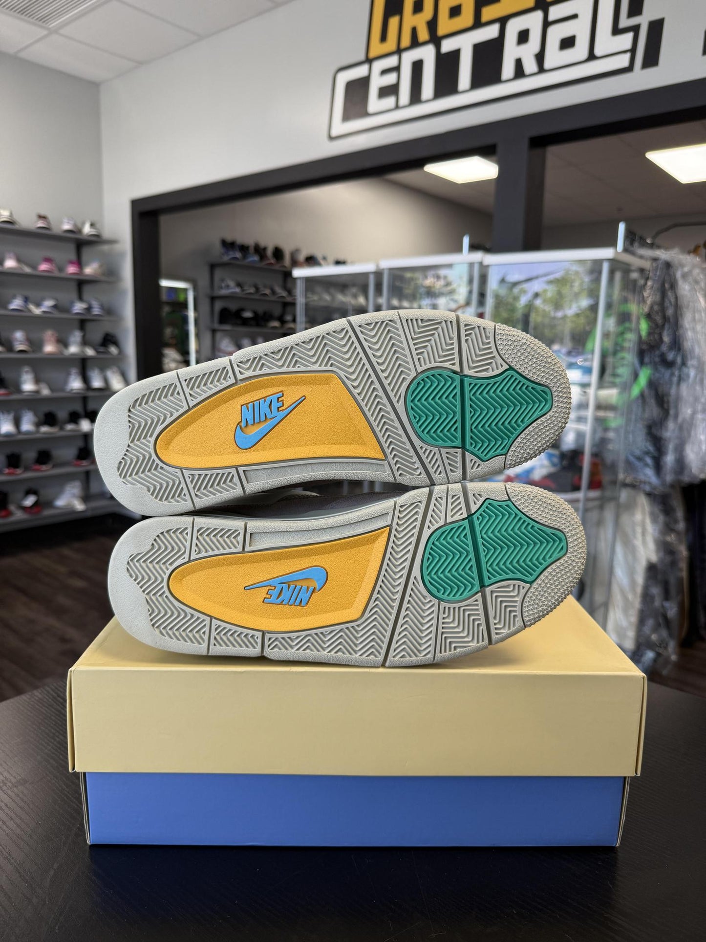 Jordan 4 x "Union Taupe" Used Size 11