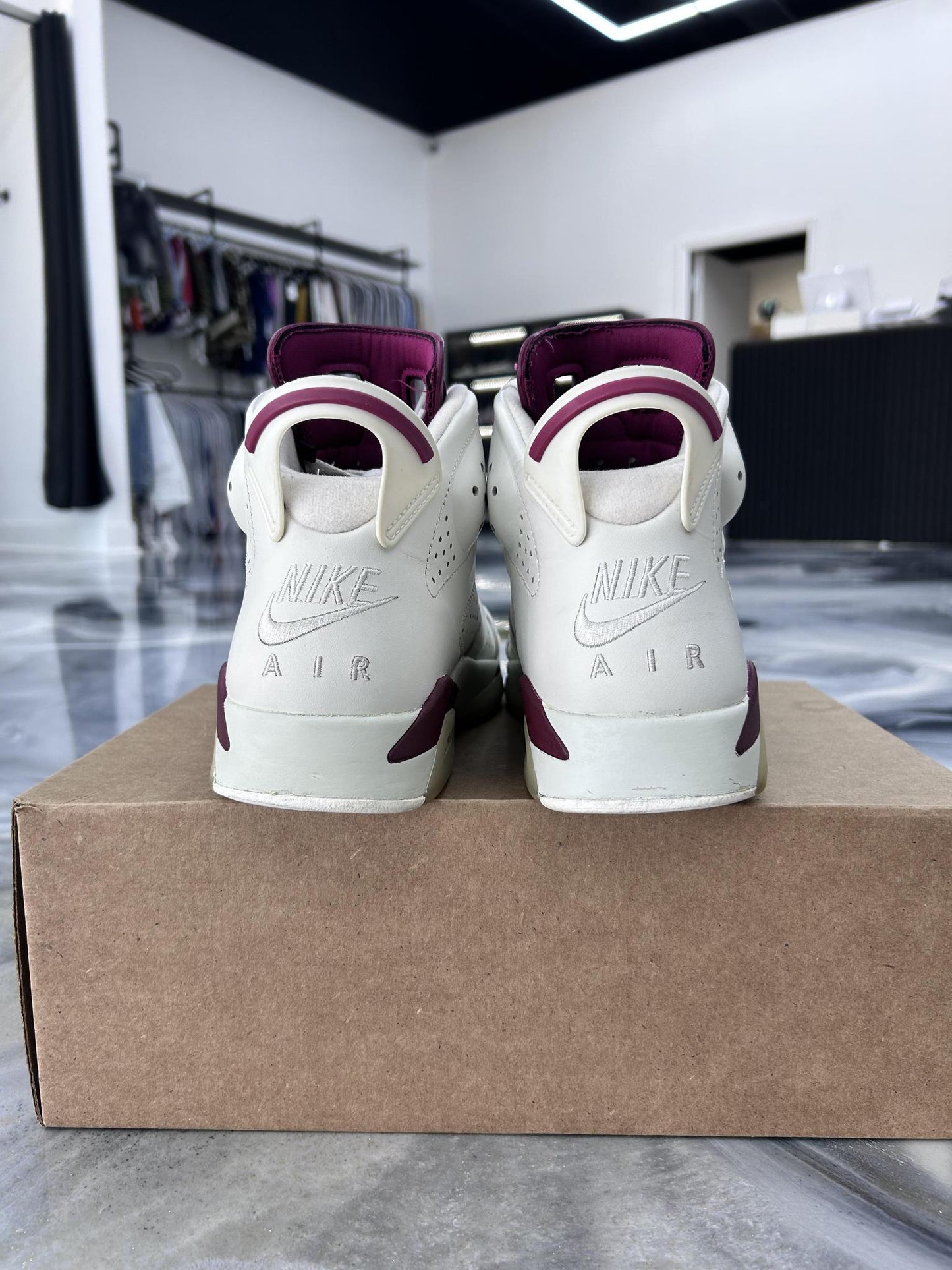 Jordan 6 "Maroon" Used Size 8.5