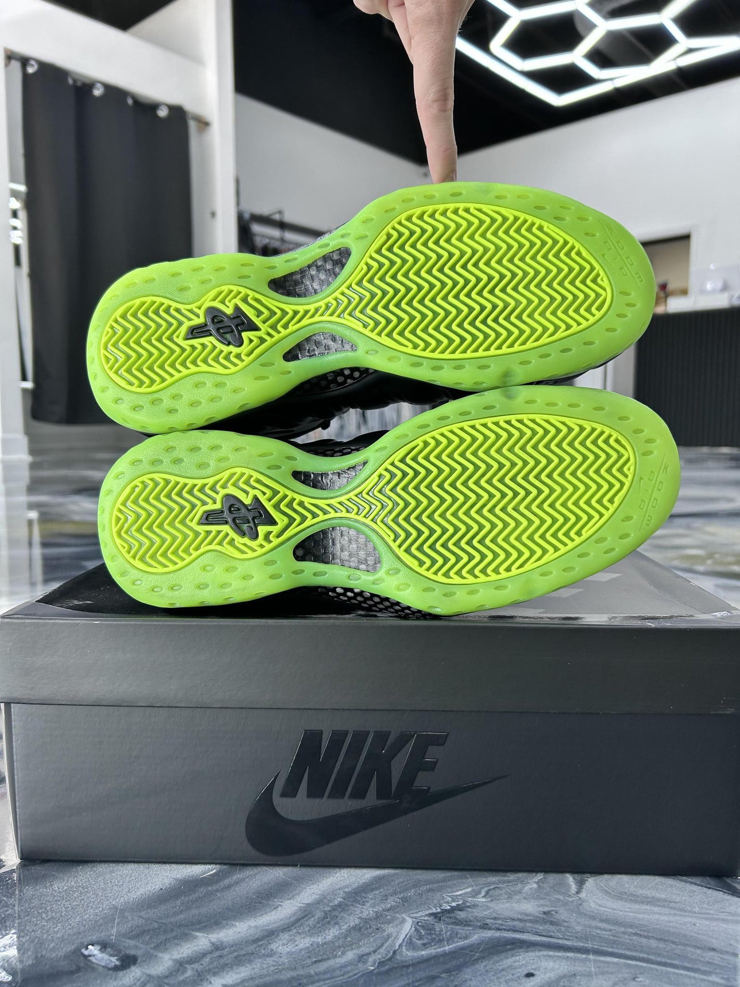 Nike Foamposite "Black Volt" Used Size 11.5