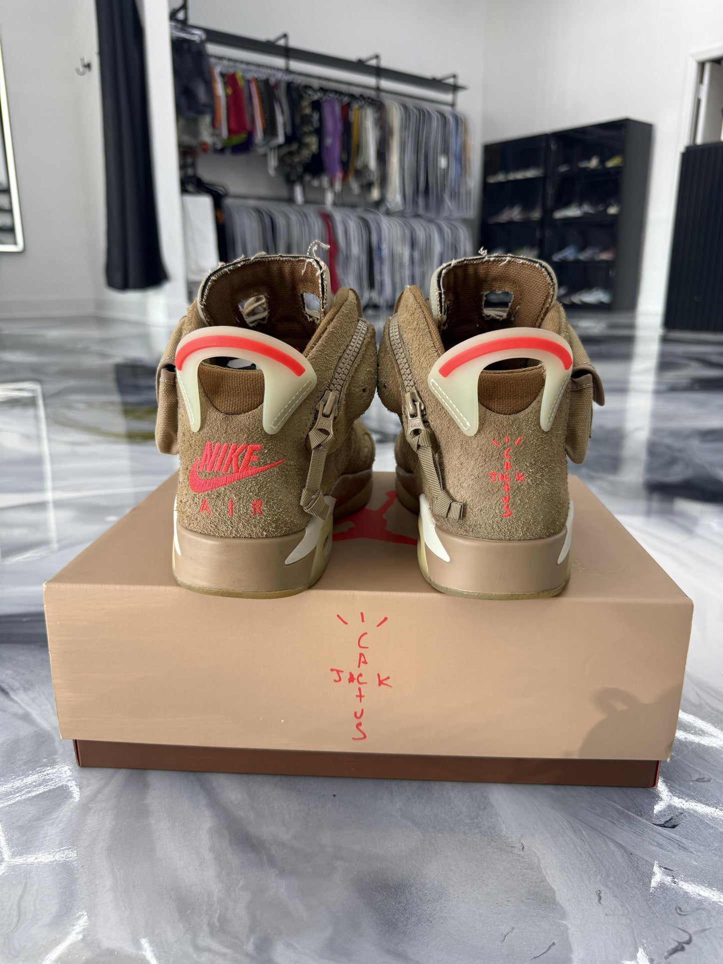 Jordan 6 X Travis Scott "British Khaki" Used Size 9