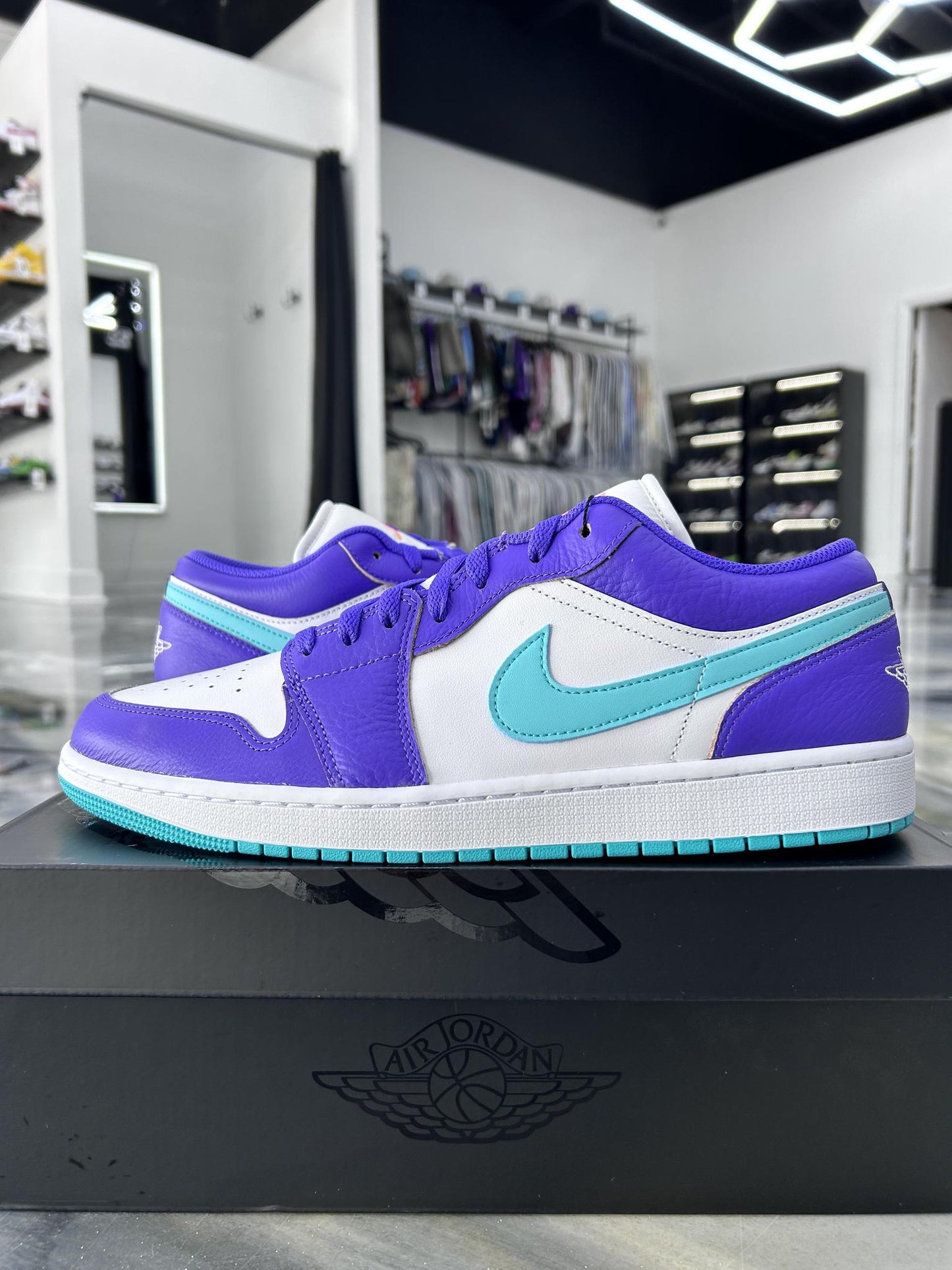 Jordan 1 Low "Psychic Purple Jade" Used Size 13