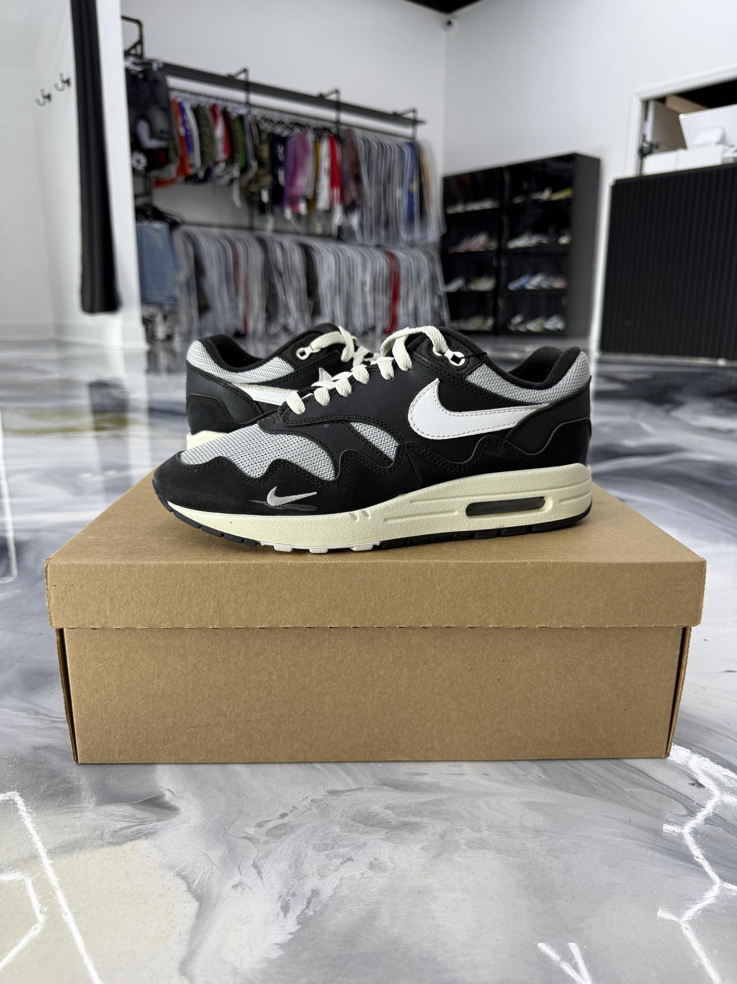 Nike Air Max 1 x Patta Waves "Black/Grey" Used Size 7.5