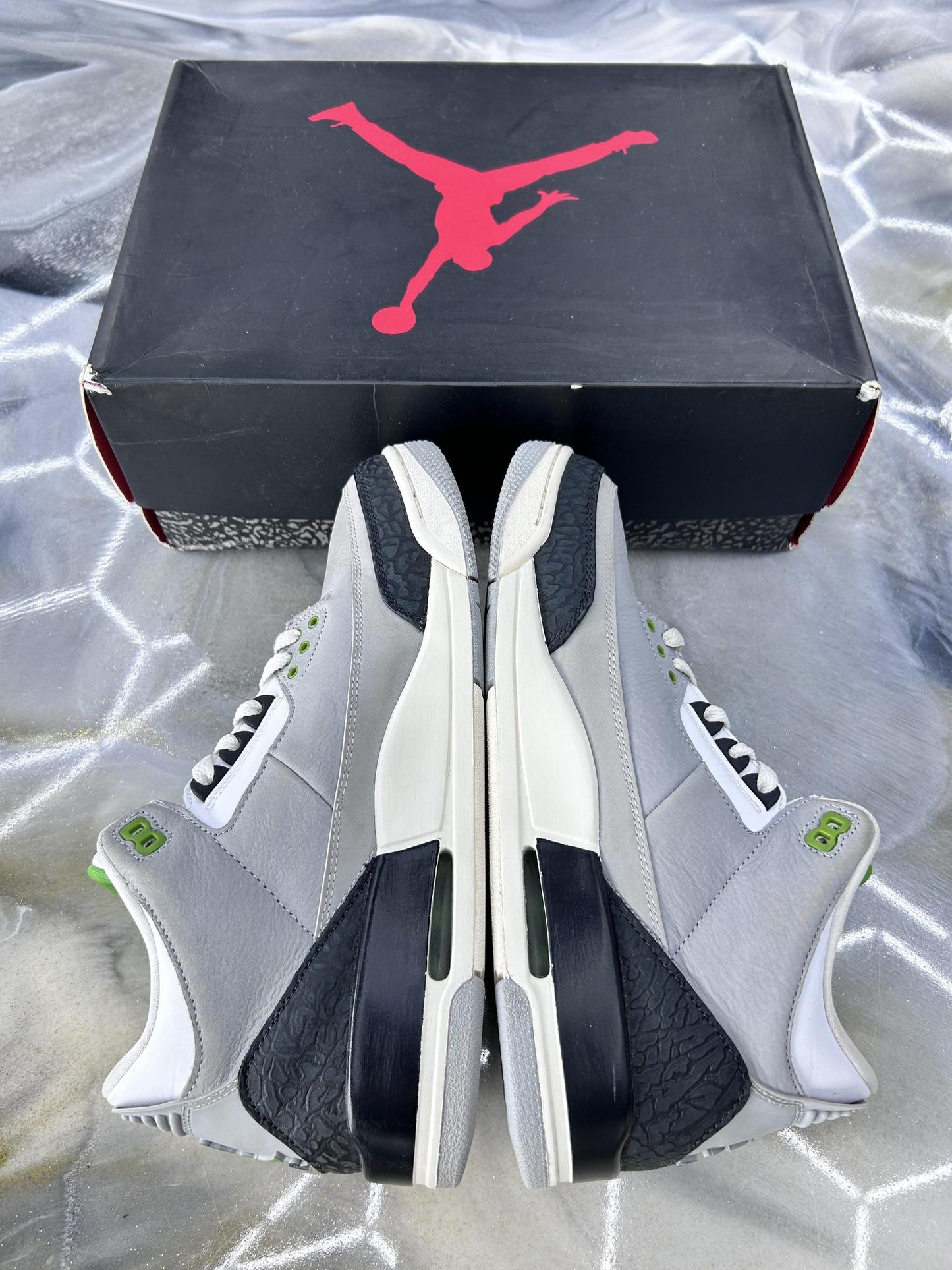 Jordan 3 "Chlorophyll" Used Size 10.5