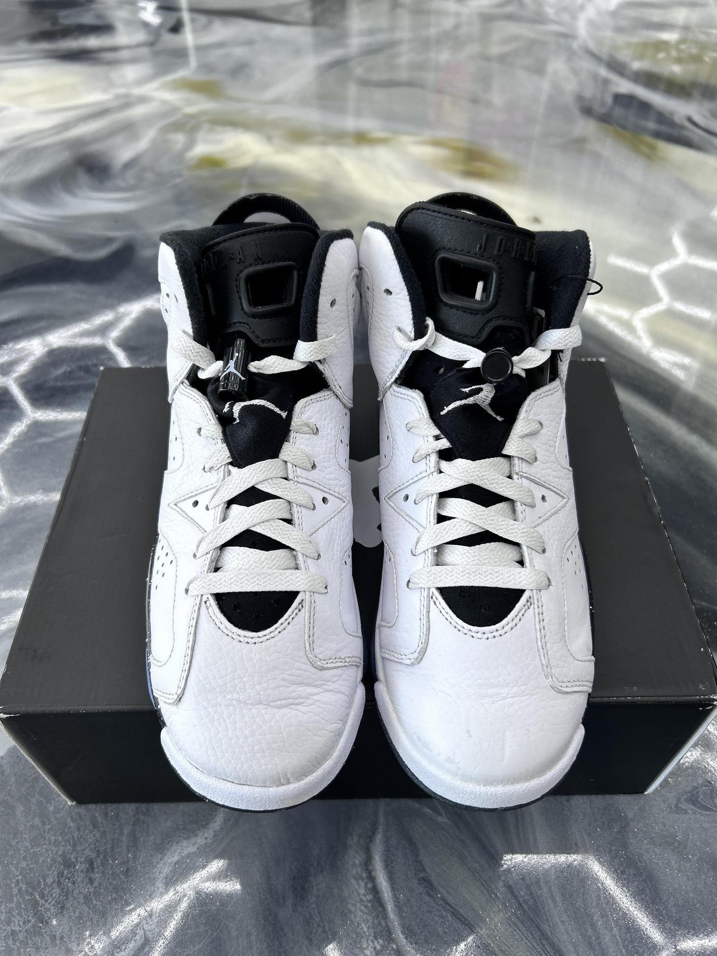 Jordan 6 "Reverse Oreo" Used Size 7Y/8.5W