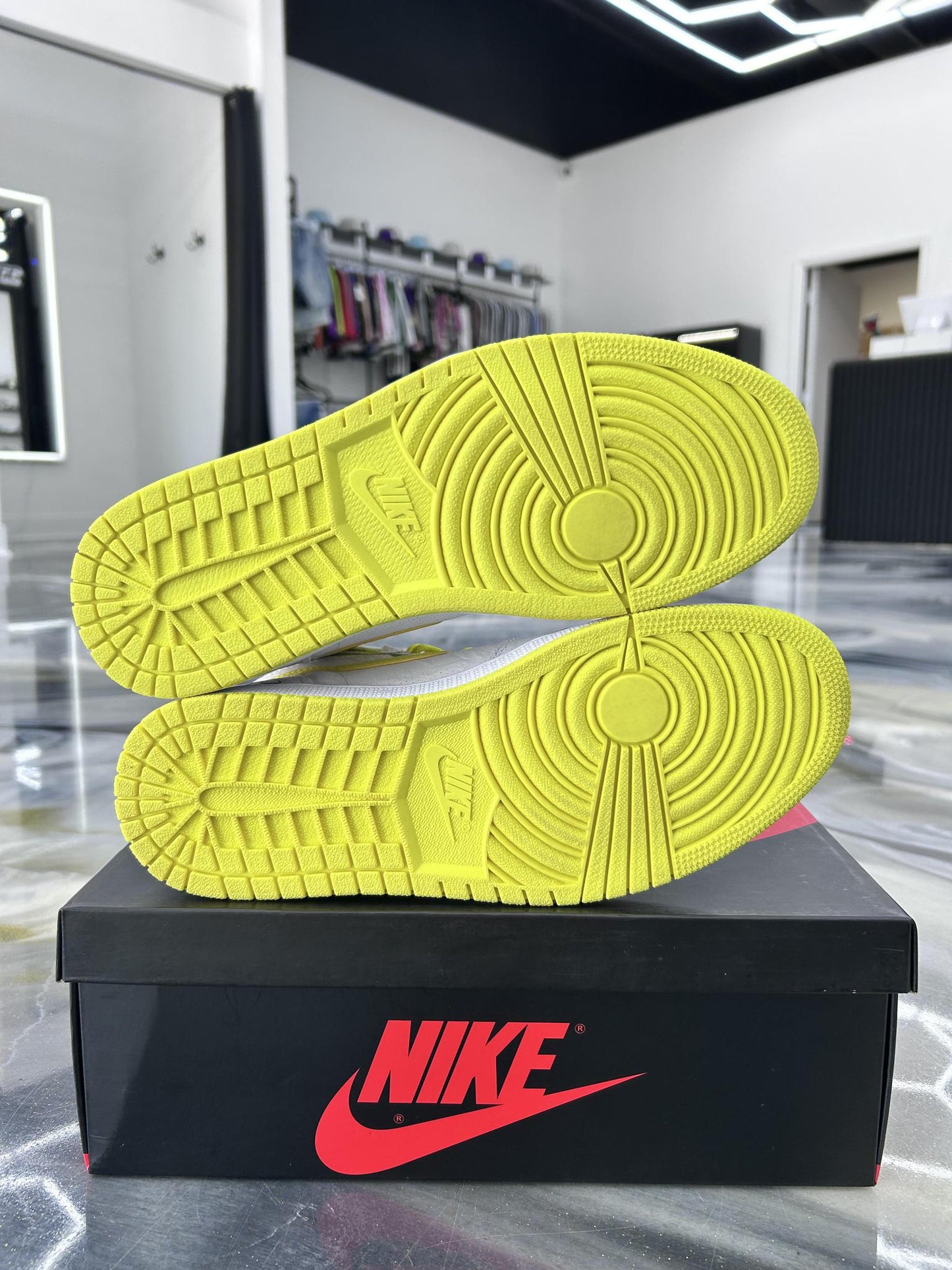 Jordan 1 "First In Flight" Used Size 9.5