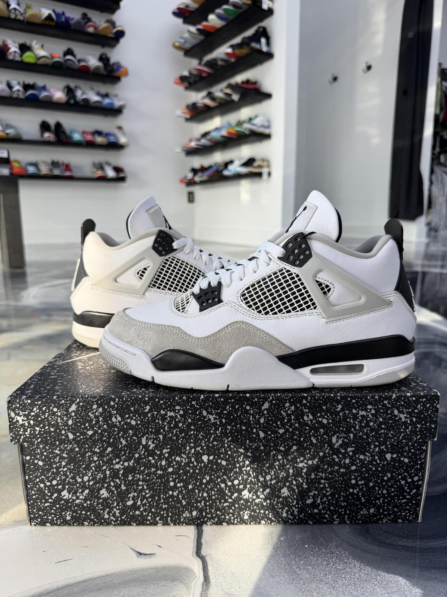 Jordan 4 "Military Black" Used Size 9.5