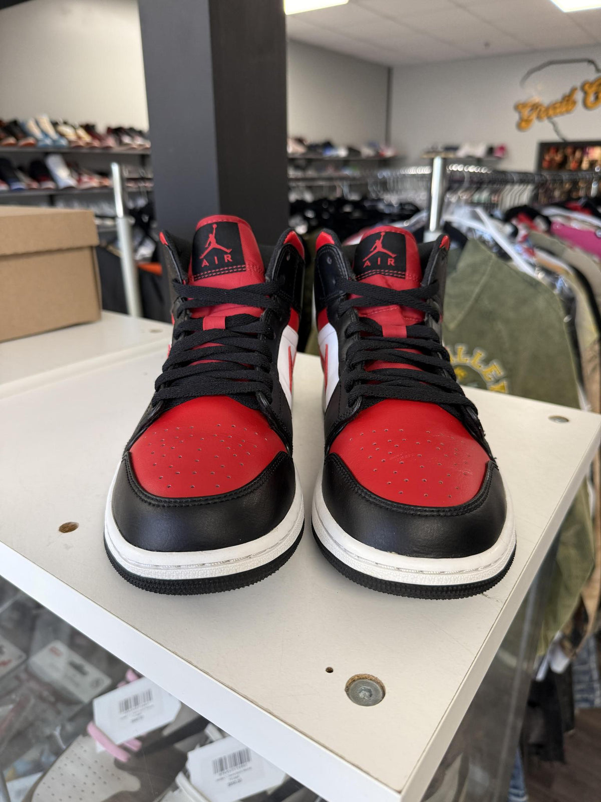 Jordan 1 Mid "Varsity Red" Used Size 9.5