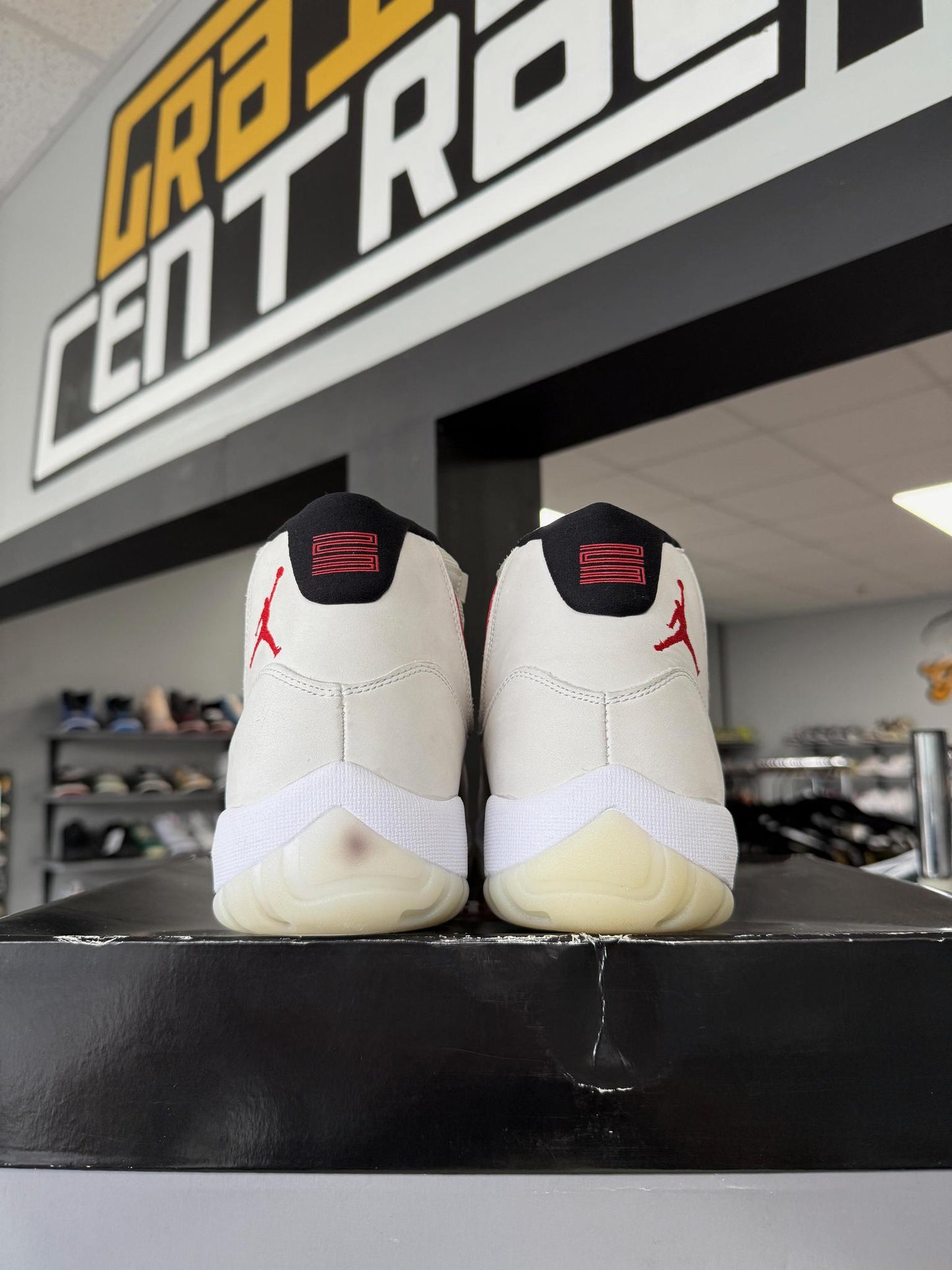 Jordan 11 "Platinum Tint" Used Size 9.5