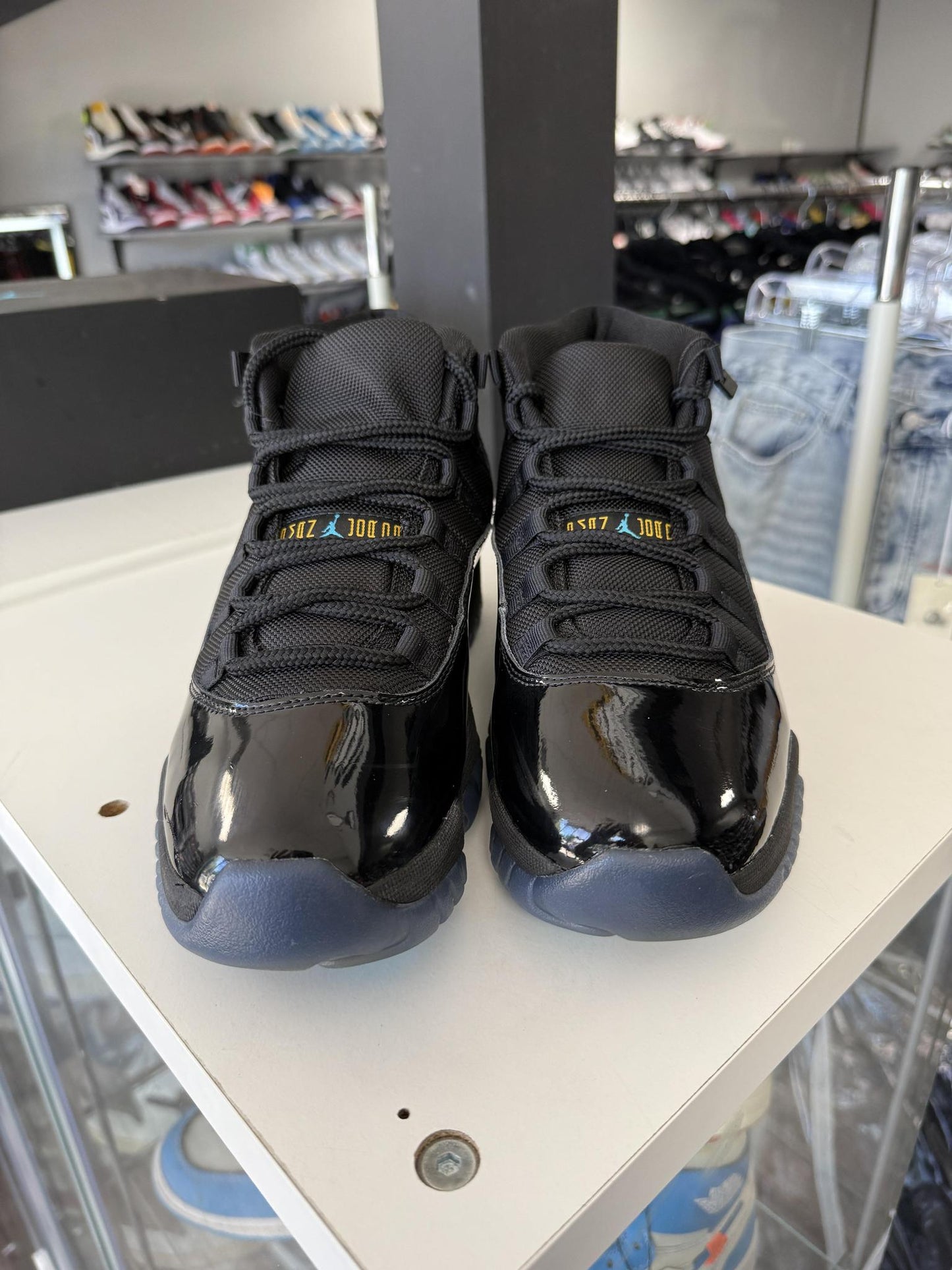Jordan 11 "Gamma" Used Size 8.5