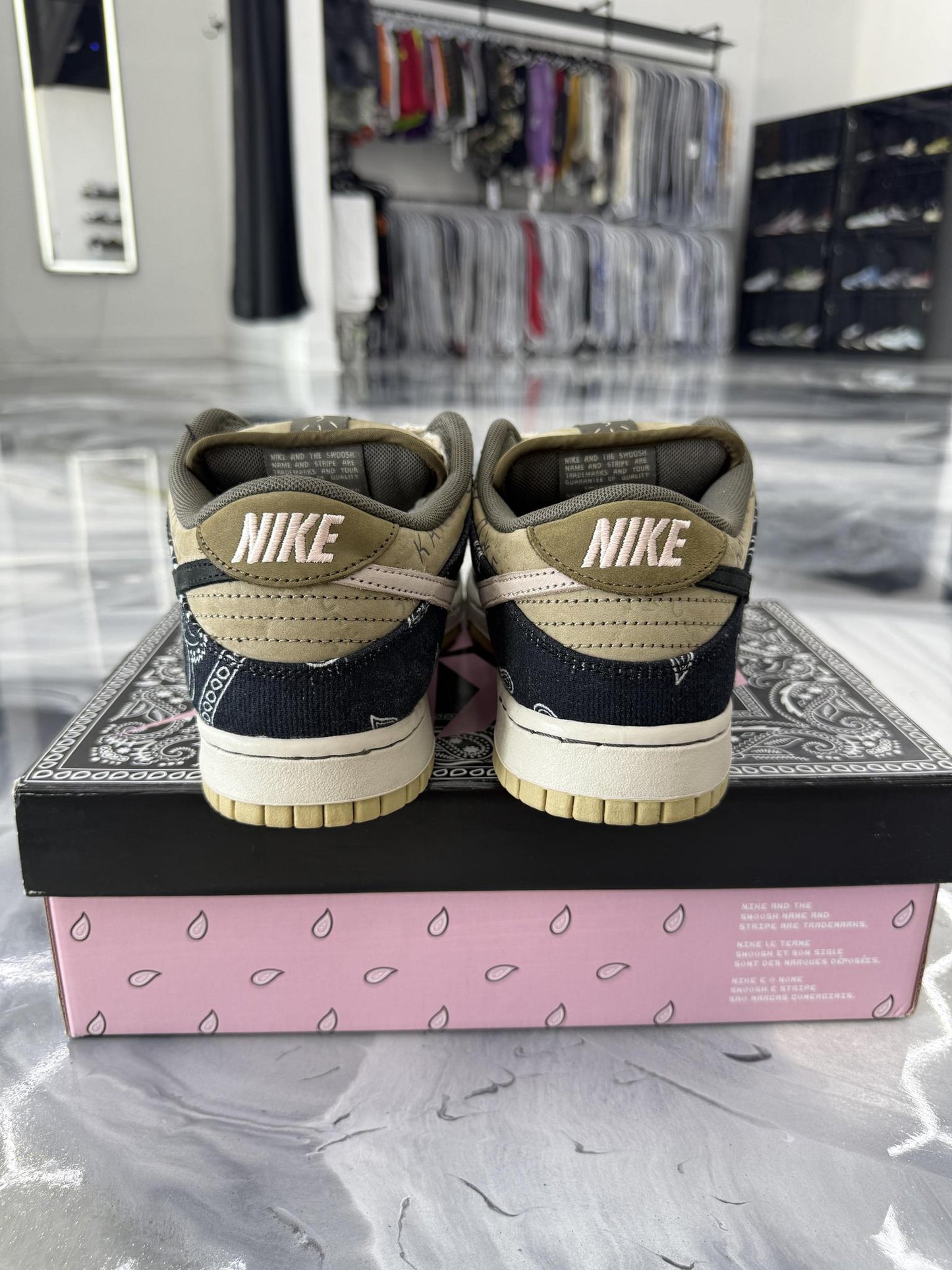 Nike SB Dunk Low X Travis Scott "Black/Parachute Beige" Used Special Box Size 8.5