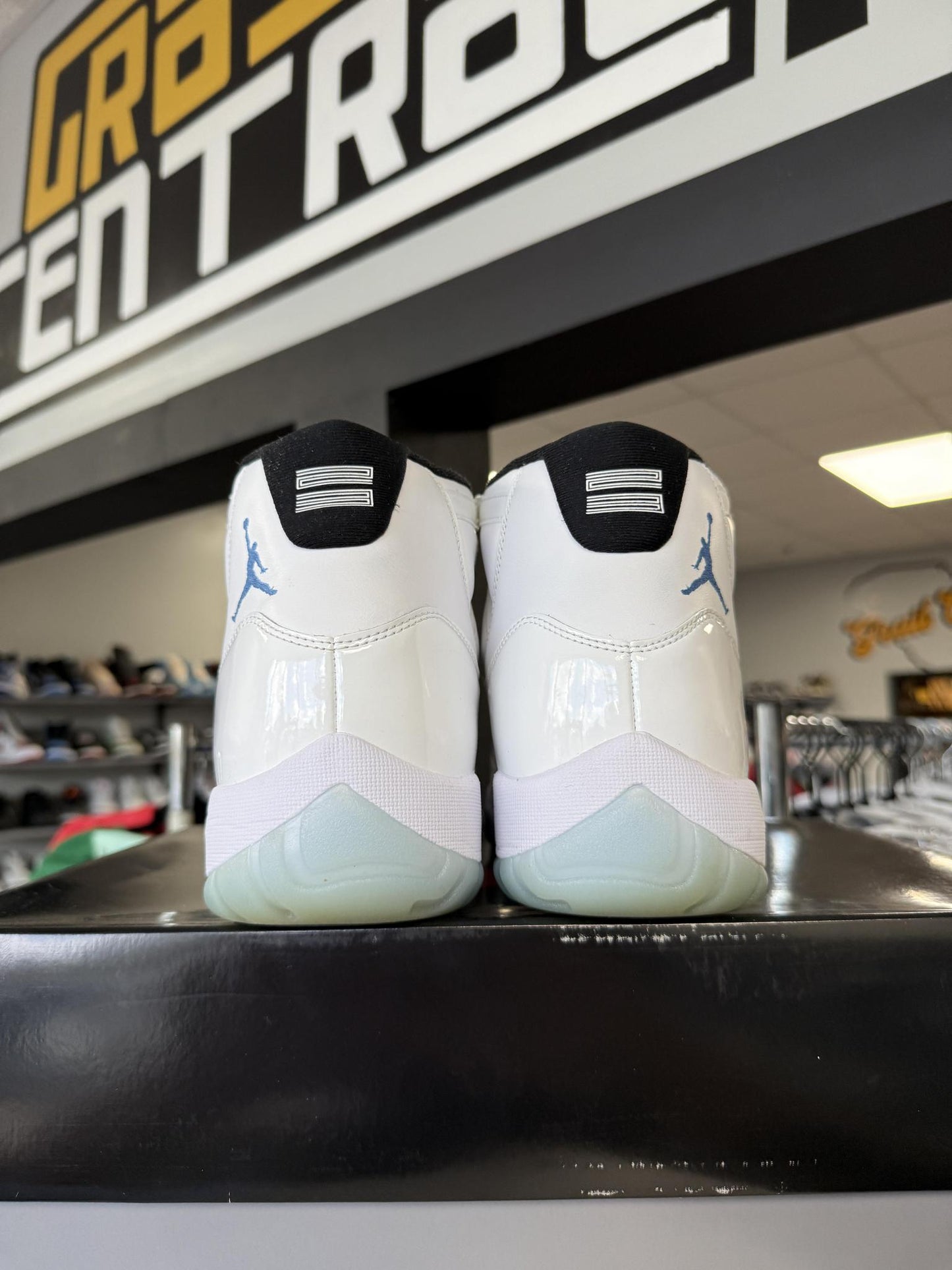 Jordan 11 "Legend Blue" Used Size 12