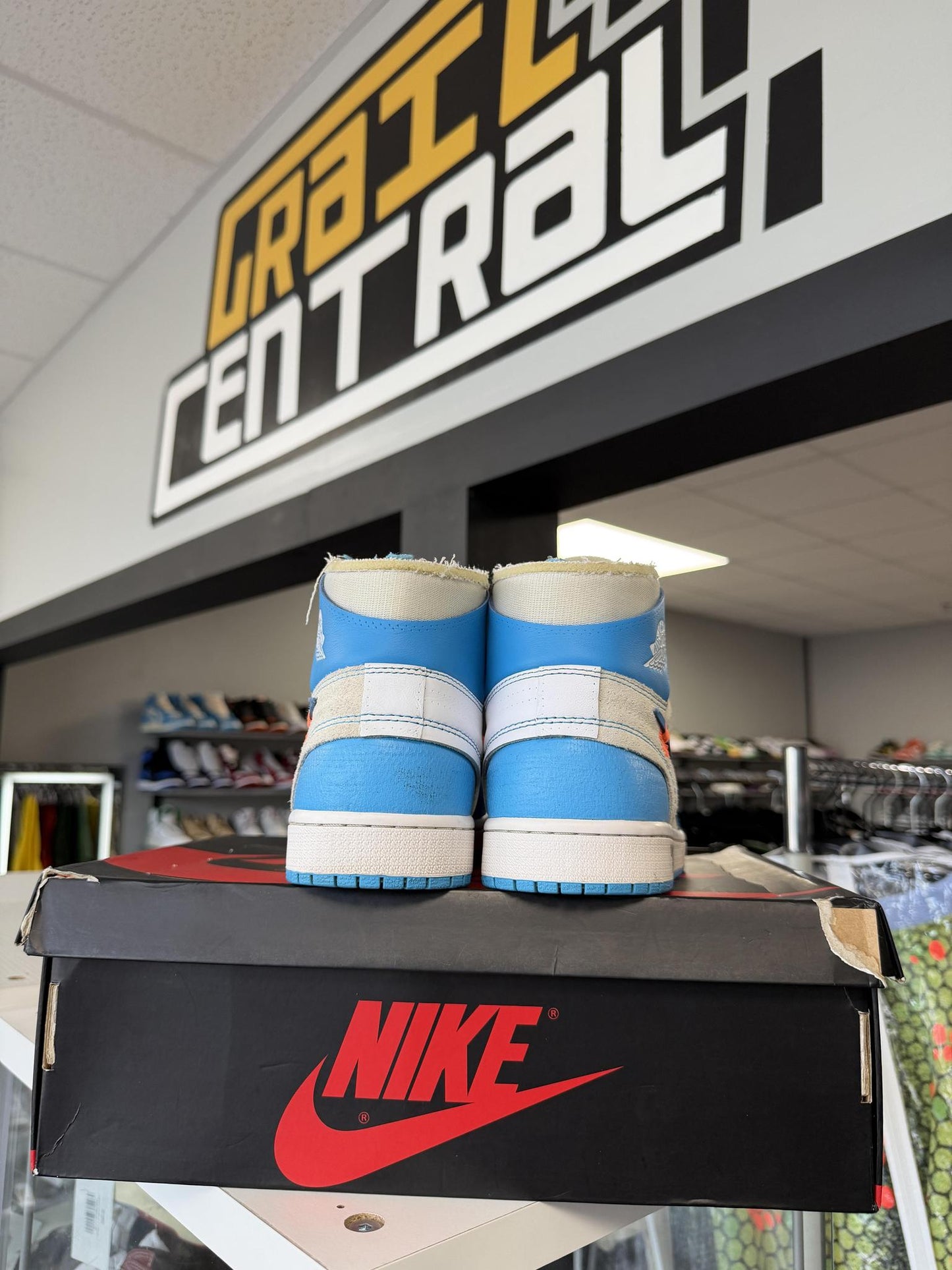 Jordan 1 x Off White "UNC" Used Size 9.5