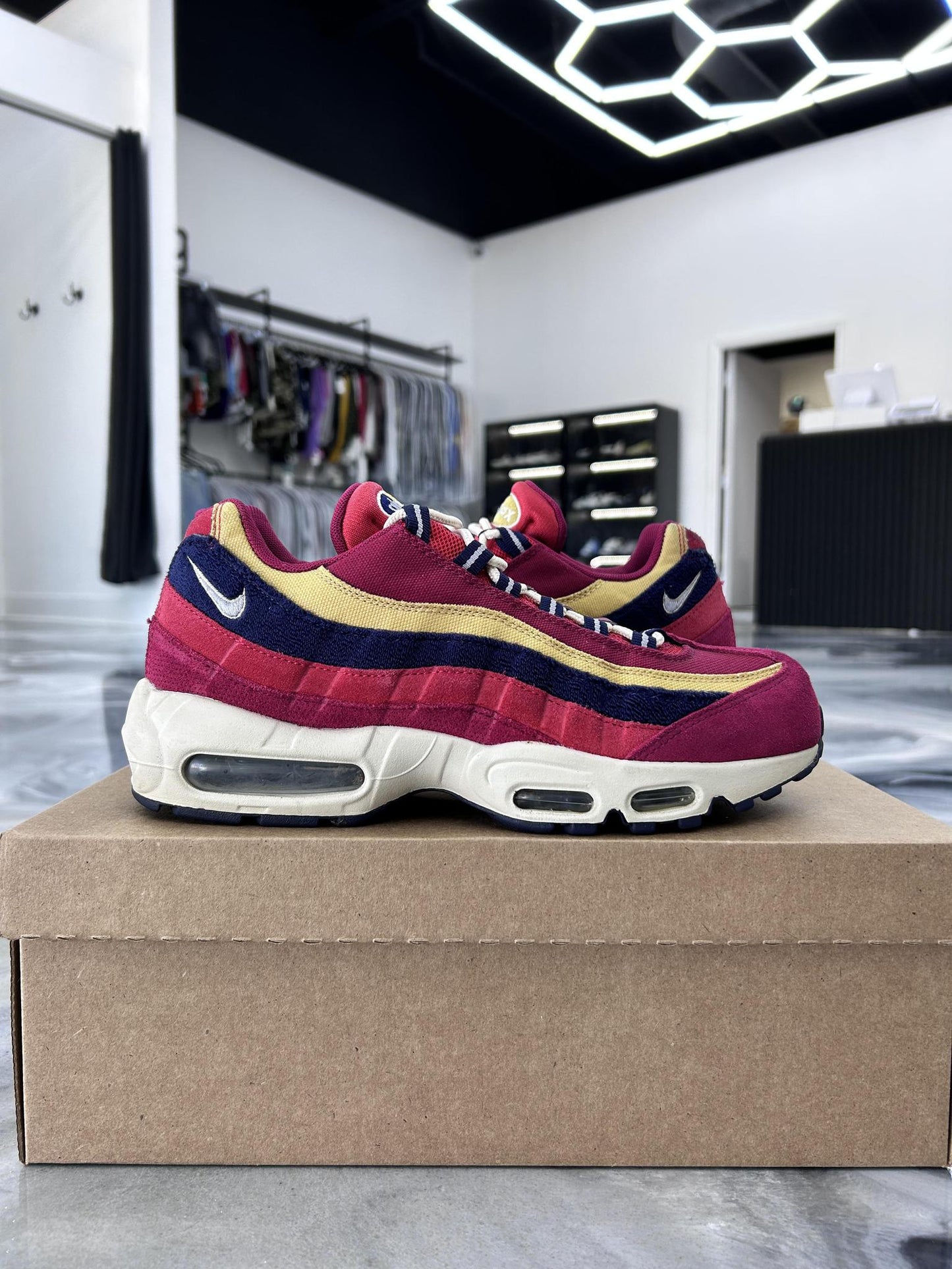 Nike Air Max 95 "Red Navy Gold" Size 8.5