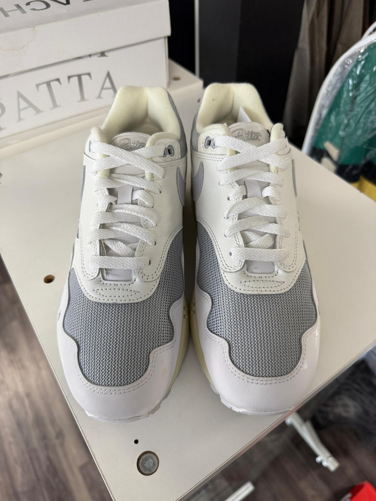 Nike Air Max 1 x Patta "White" Used Size 9.5