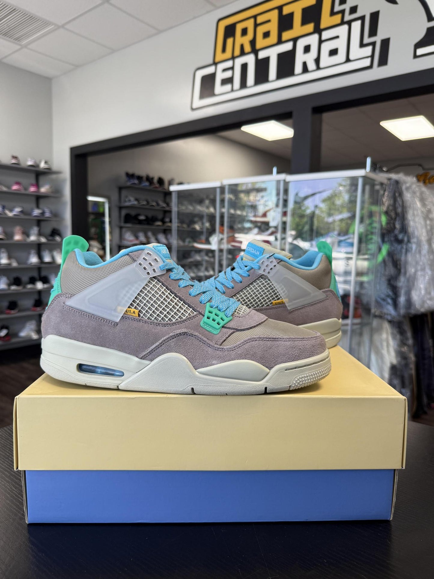 Jordan 4 x "Union Taupe" Used Size 11