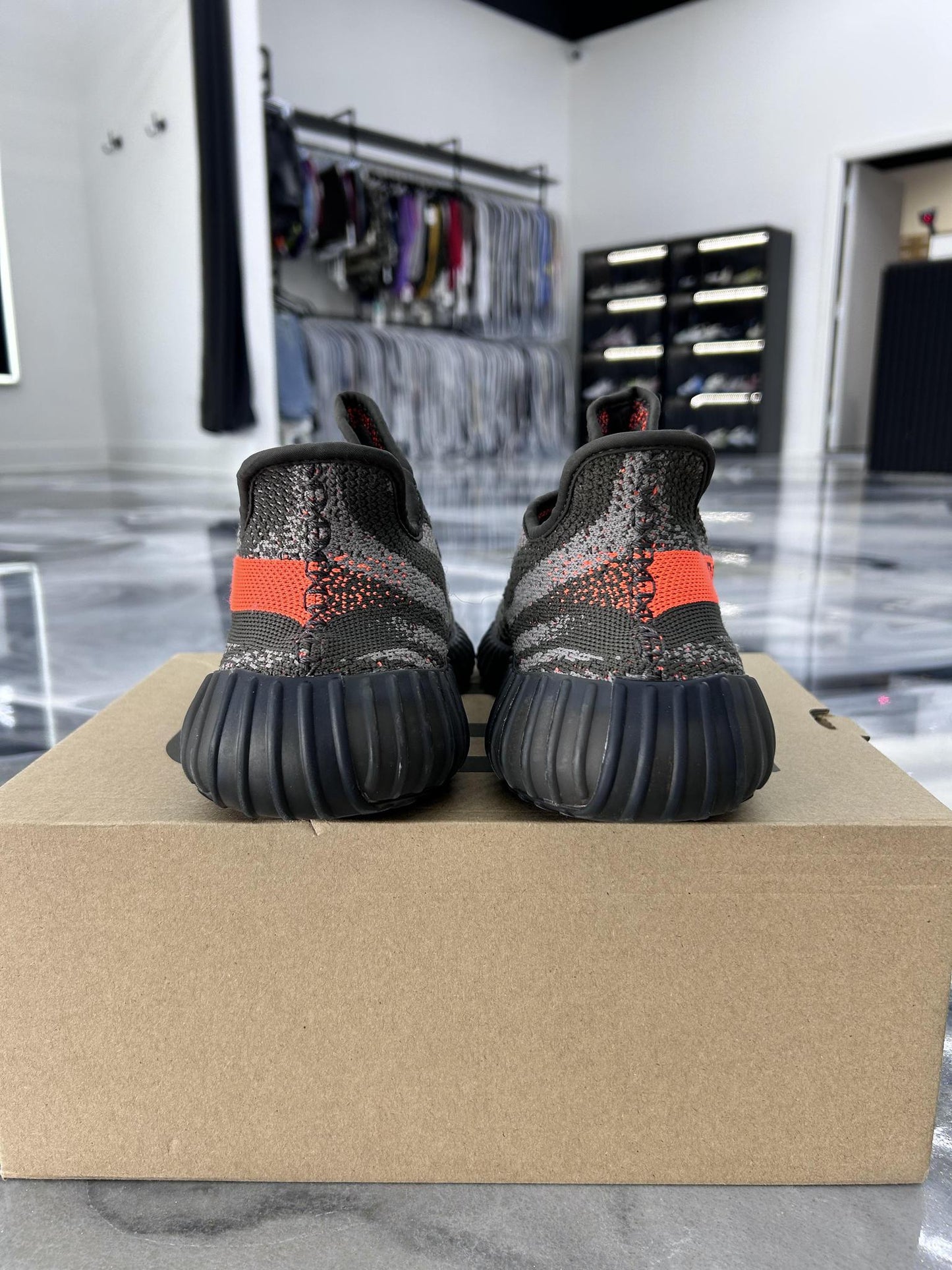 Yeezy 350 V2 "Carbon Beluga" Used Size 10.5