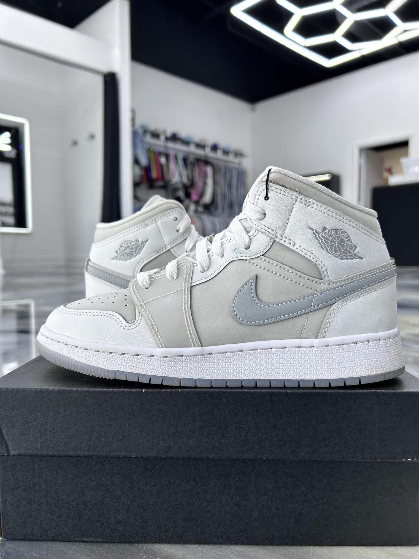 Jordan 1 Mid "White Metallic" Used Size 5Y/6.5W