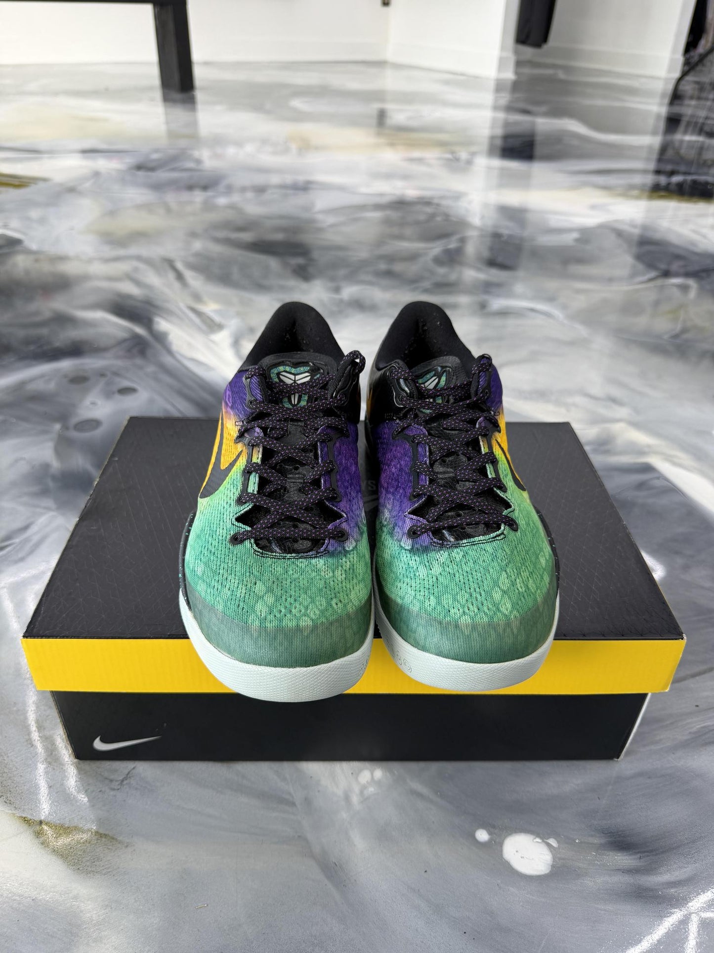 Kobe 8 "Easter" Used Size 9.5