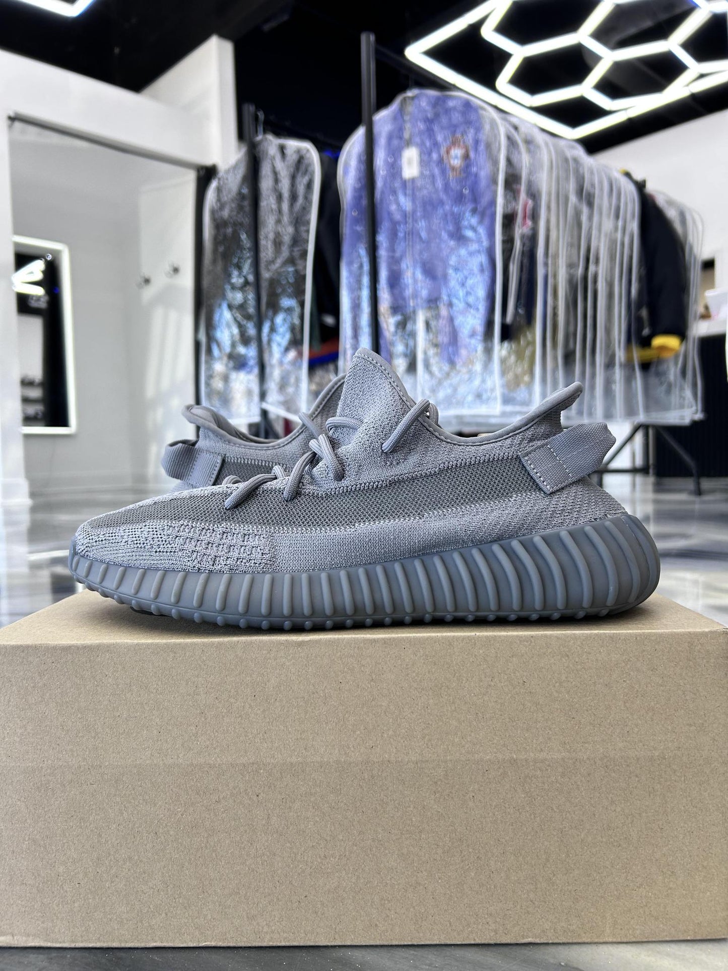 Yeezy 350 V2 "Steel Grey" Used Size 10