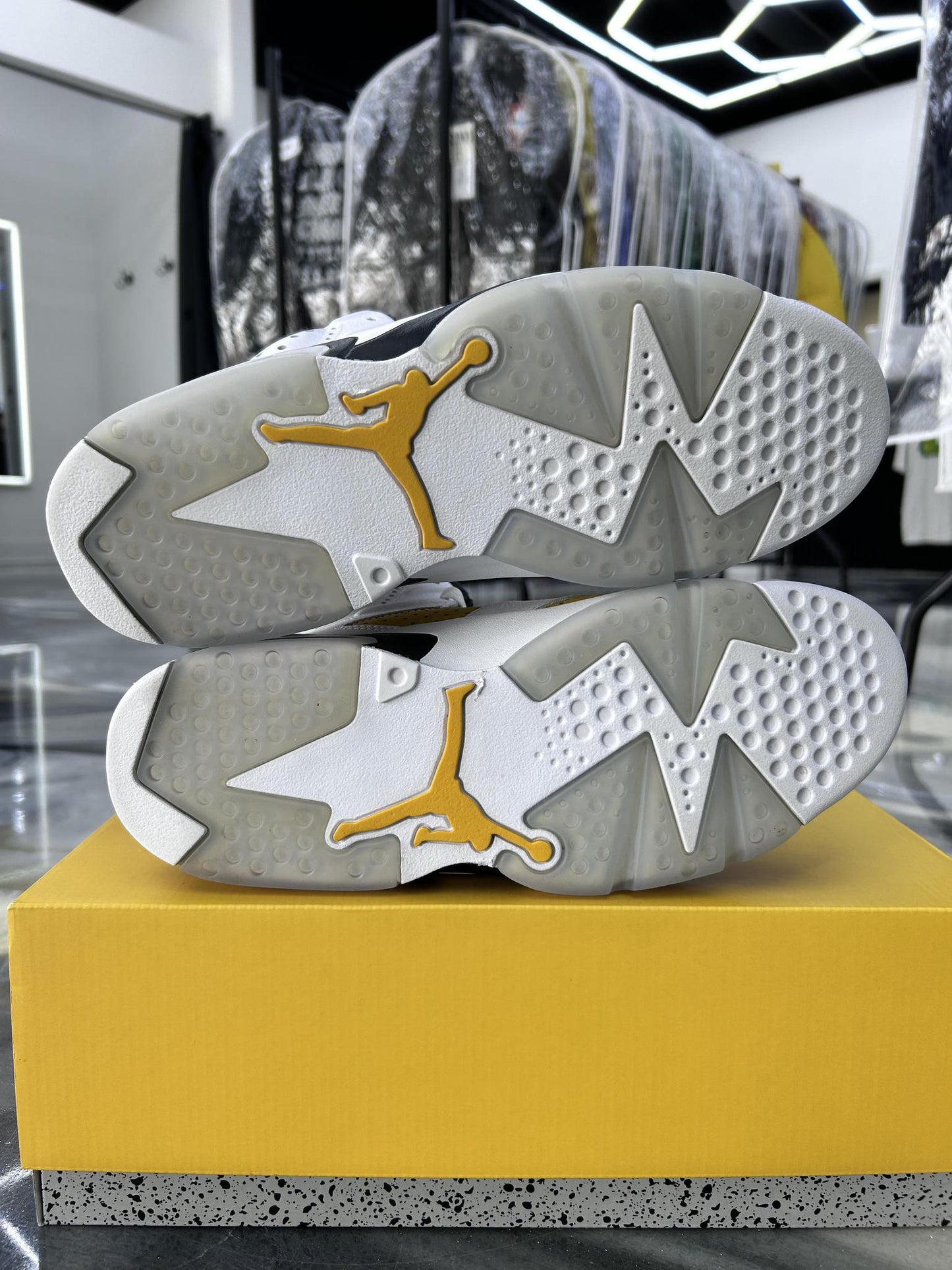 Jordan 6 "Yellow Ochre" Used Size 9.5