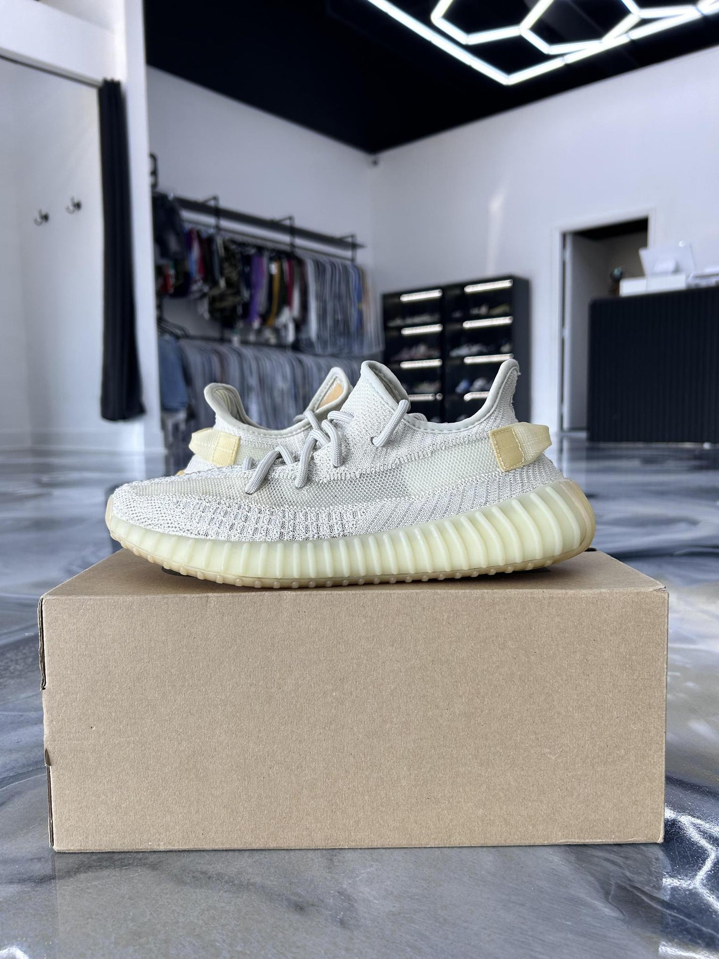 Yeezy 350 "Light" Used Size 7.5