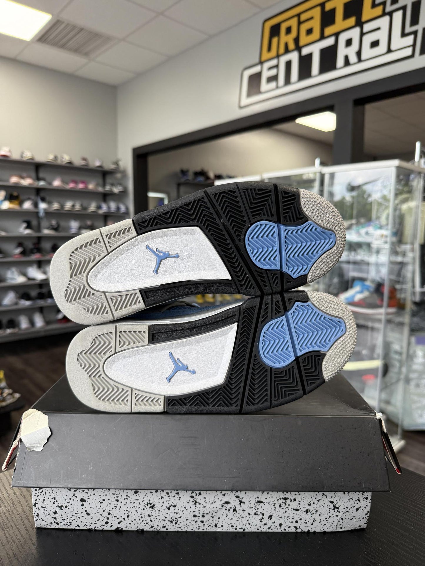 Jordan 4 "University Blue" Used Size 6Y/7.5W