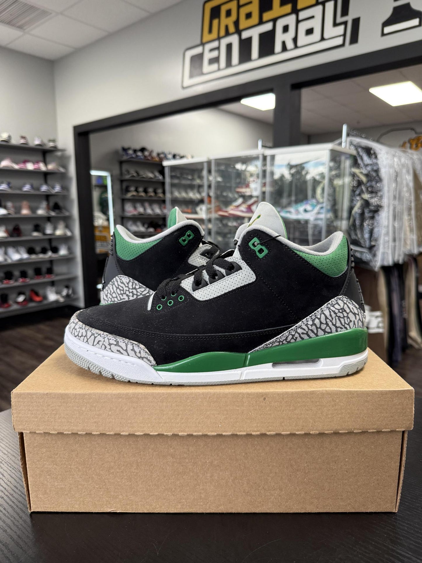 Jordan 3 "Pine Green" Used Size 11