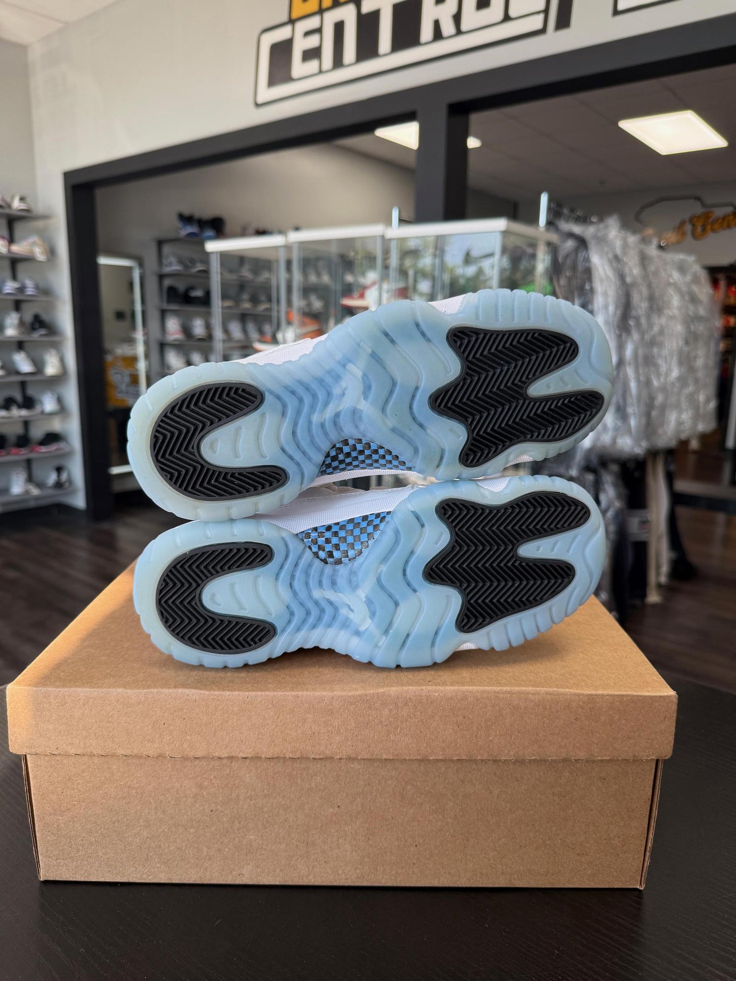 Jordan 11 "Legend Blue" Used Size 7Y/8.5W