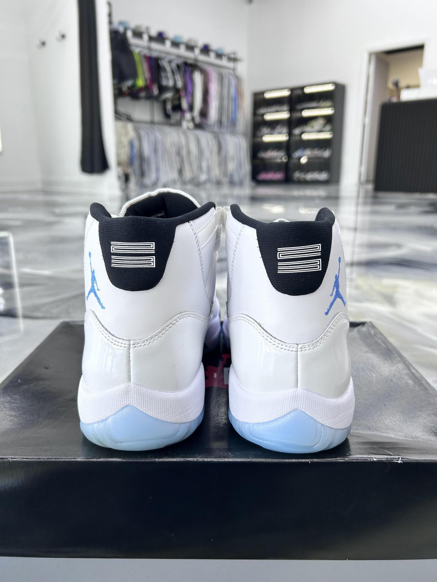 Jordan 11 "Legend Blue" Used Size 10