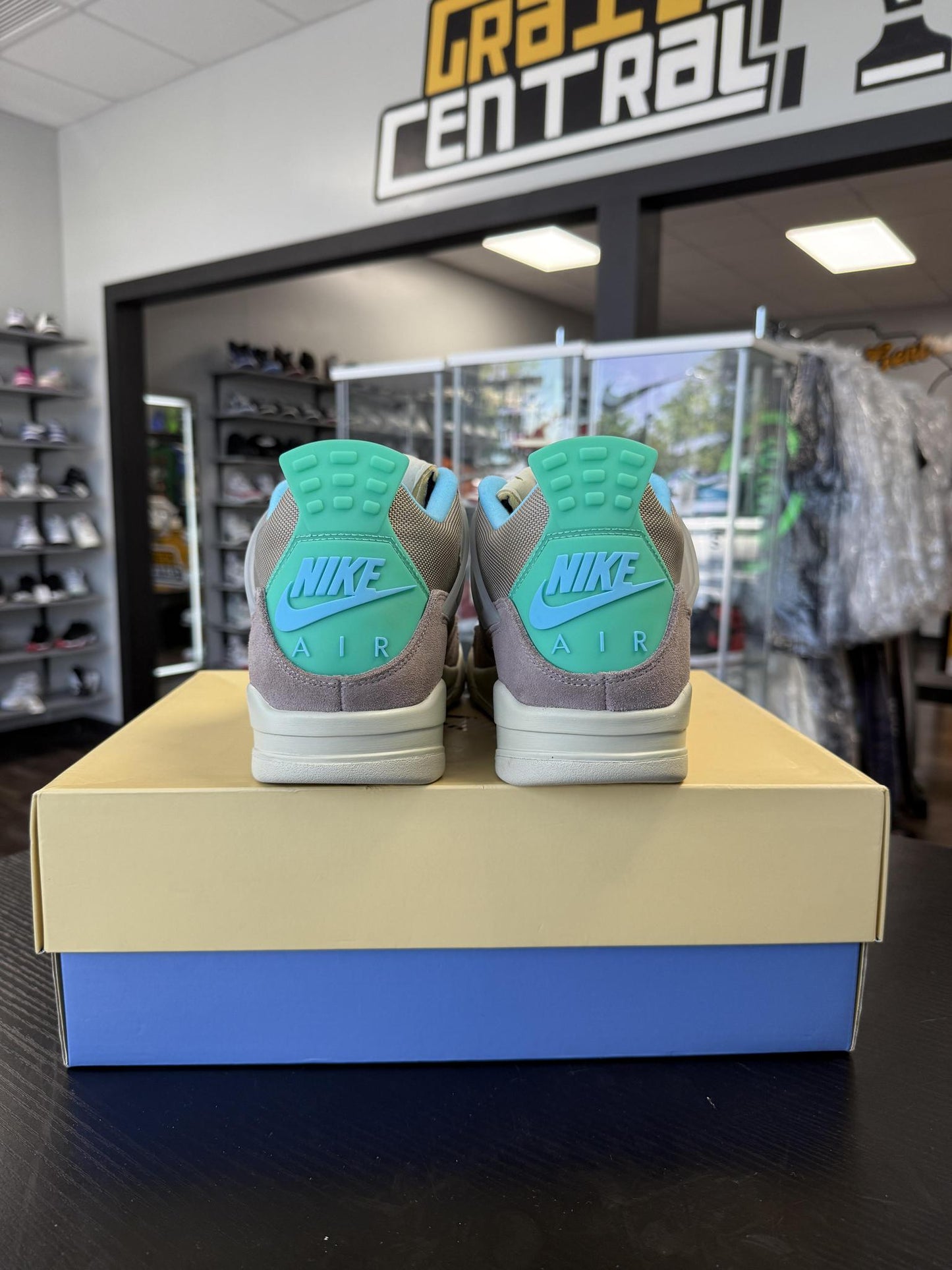 Jordan 4 x "Union Taupe" Used Size 11