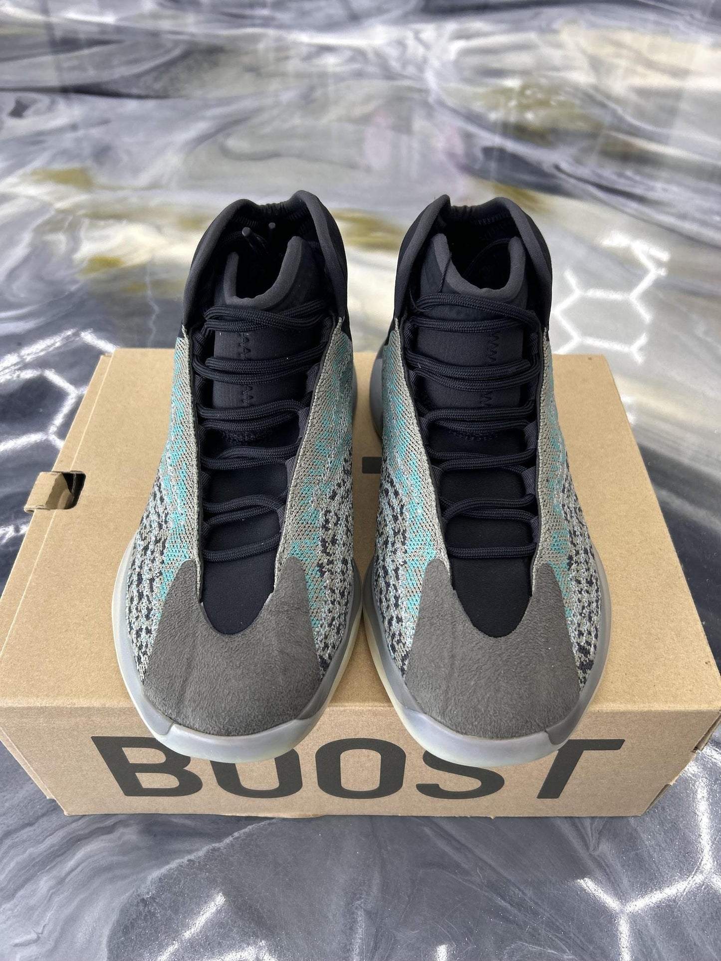 Yeezy Quantum Sea Teal Used Size 9