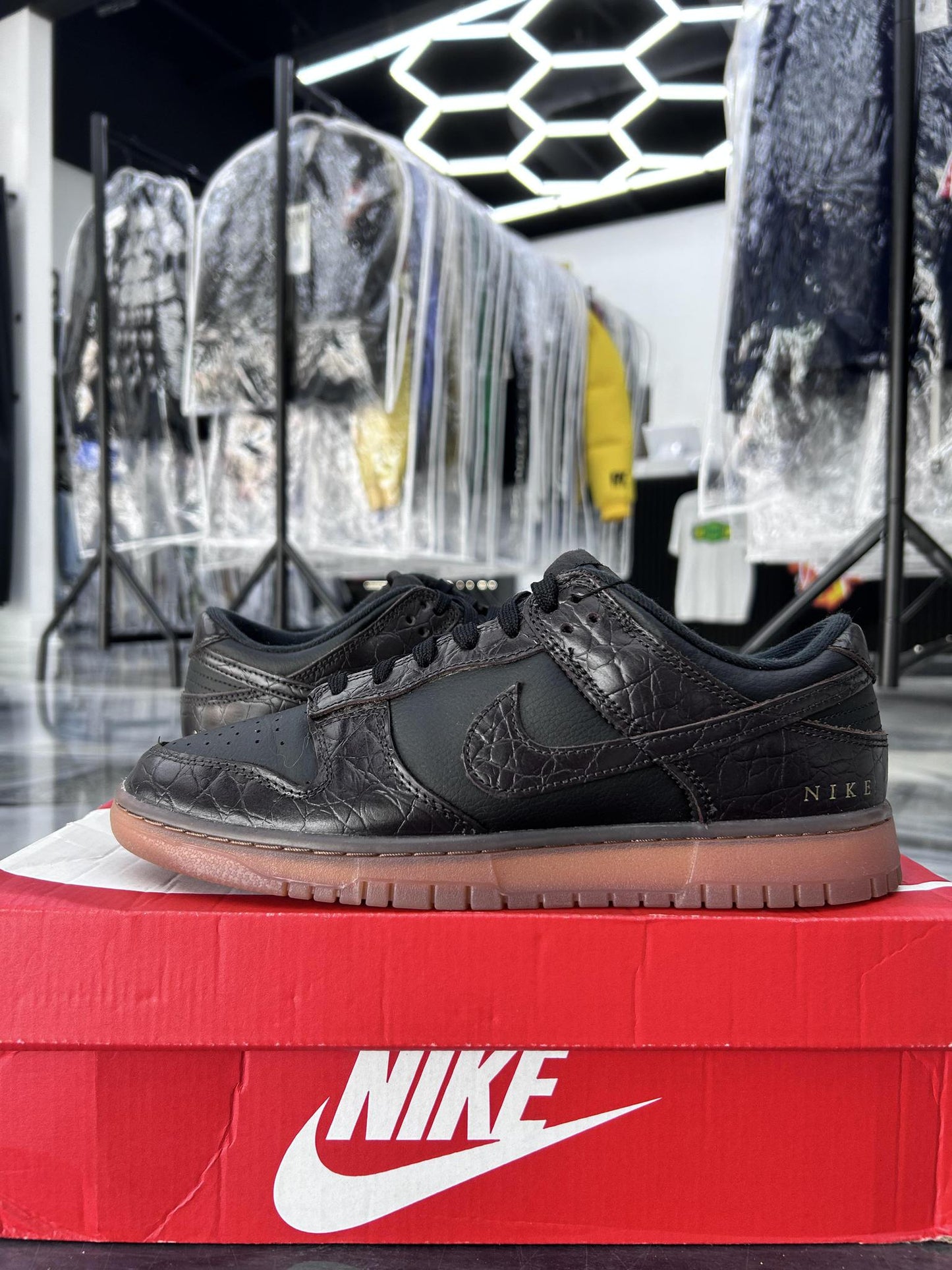 Nike Dunk Low "Velvet Brown" Used Size 9.5