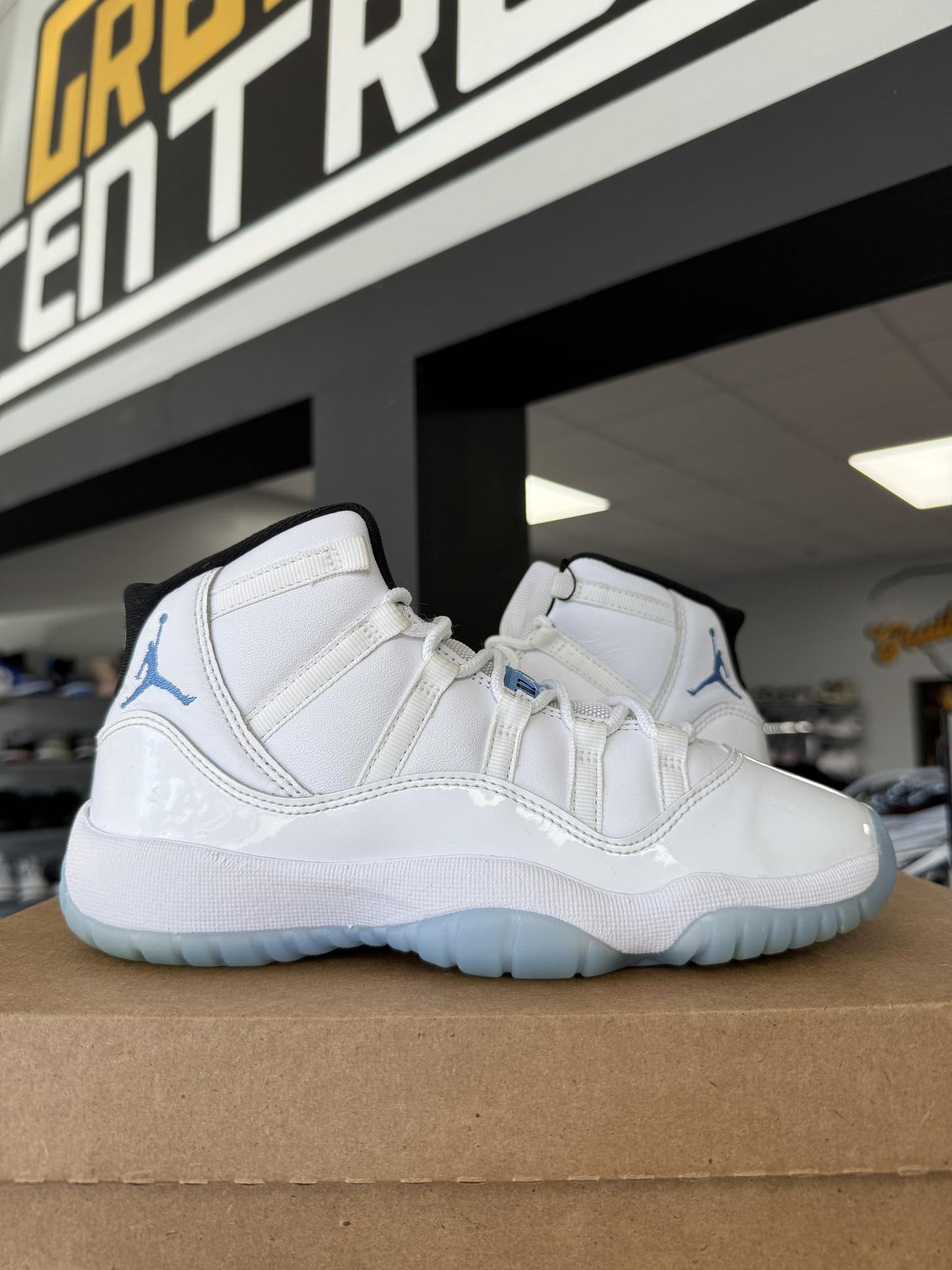 Jordan 11 "Legend Blue" Used Size 5Y/6.5W
