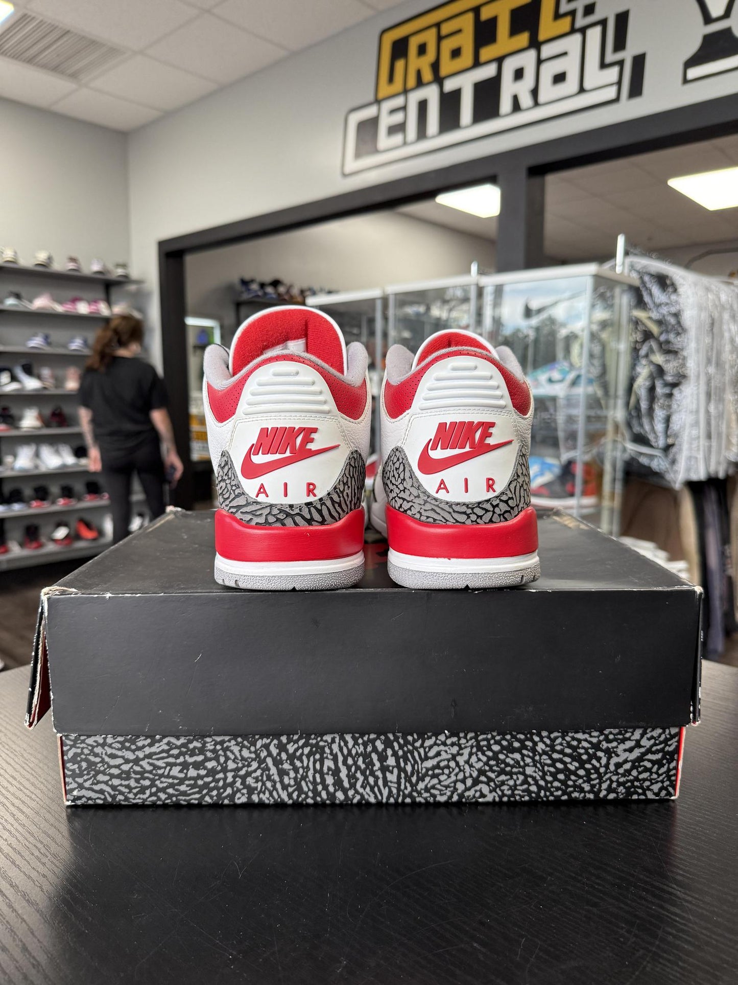 Jordan 3 "Fire Red" Used Size 11