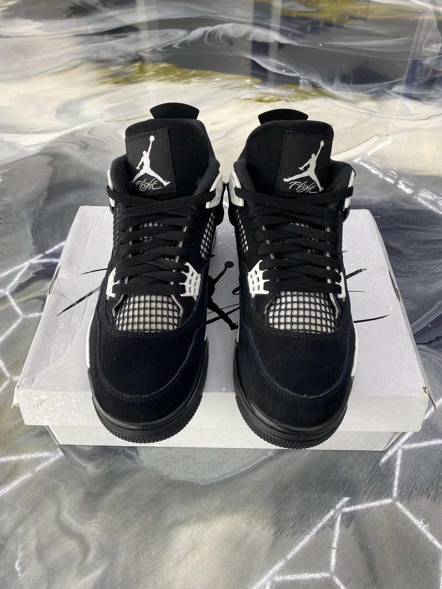 Jordan 4 "White Thunder" Used Size 10.5