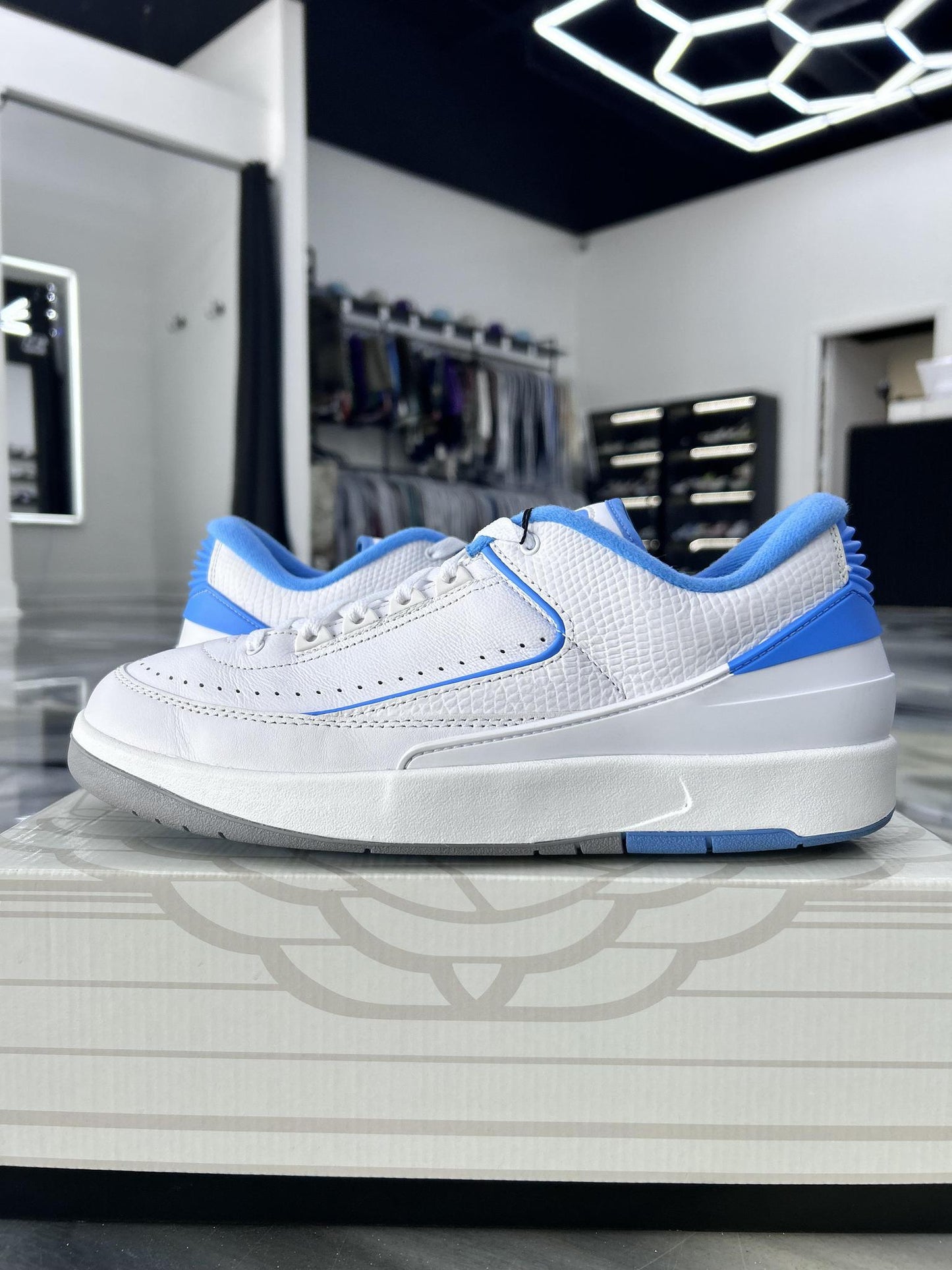Jordan 2 Low "University Blue" Used Size 11