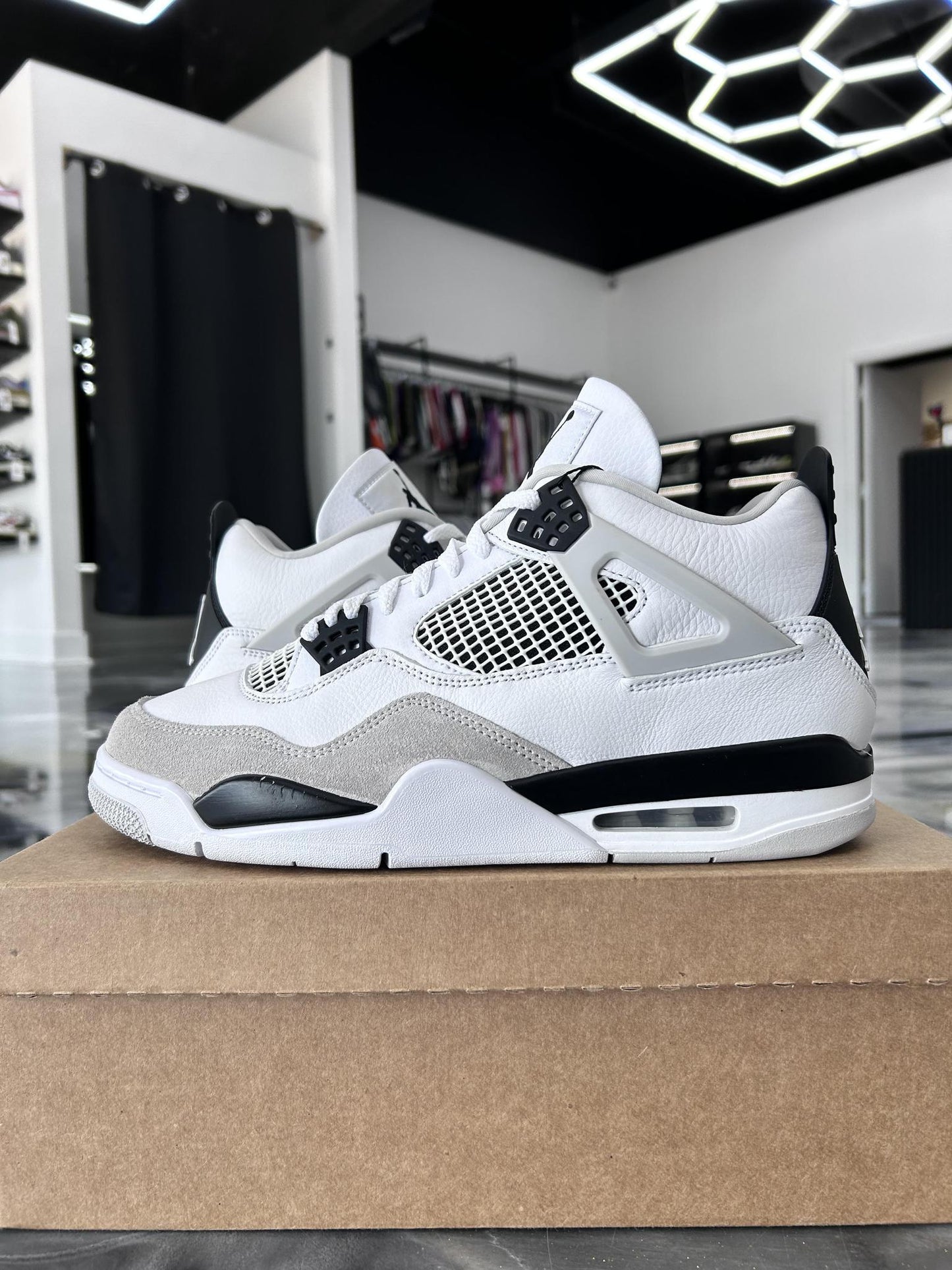 Jordan 4 "Military Black" Used Size 11.5