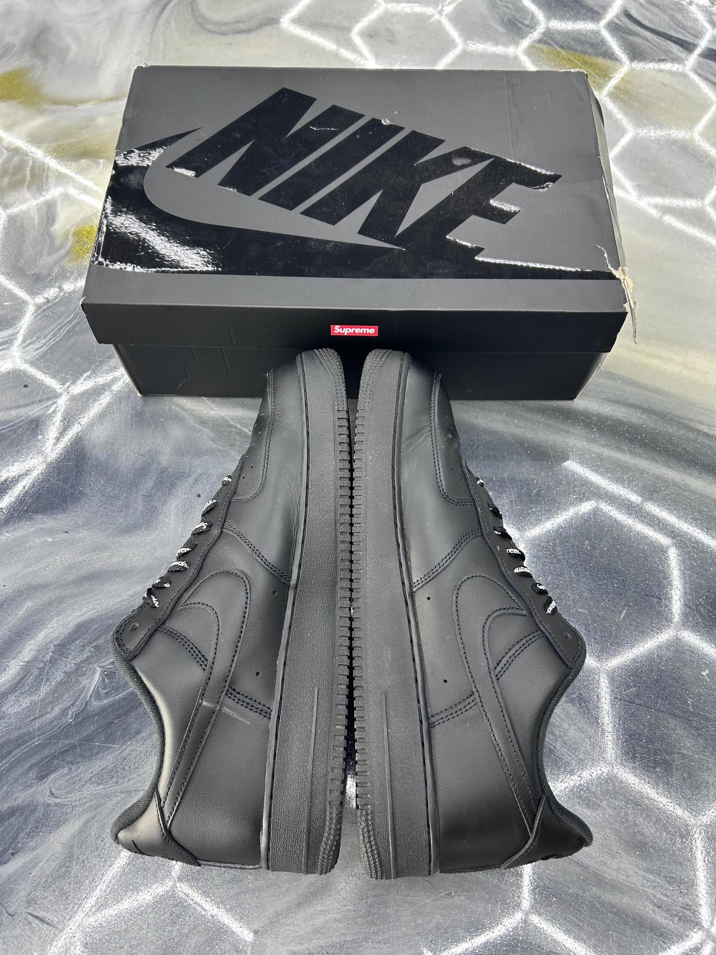 Nike Air Force One Low x Supreme "Black" Used Size 13