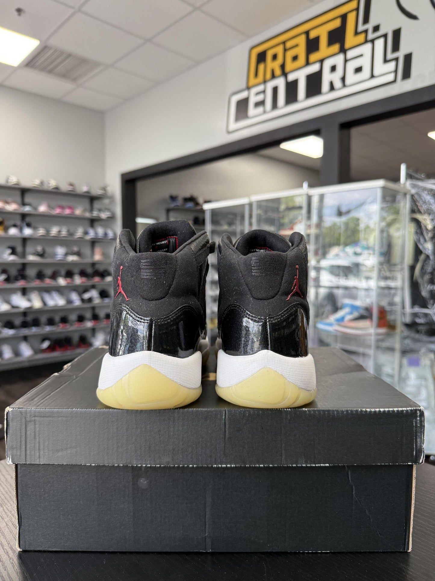 Jordan 11 "72-10" Used Size 6.5Y/8W