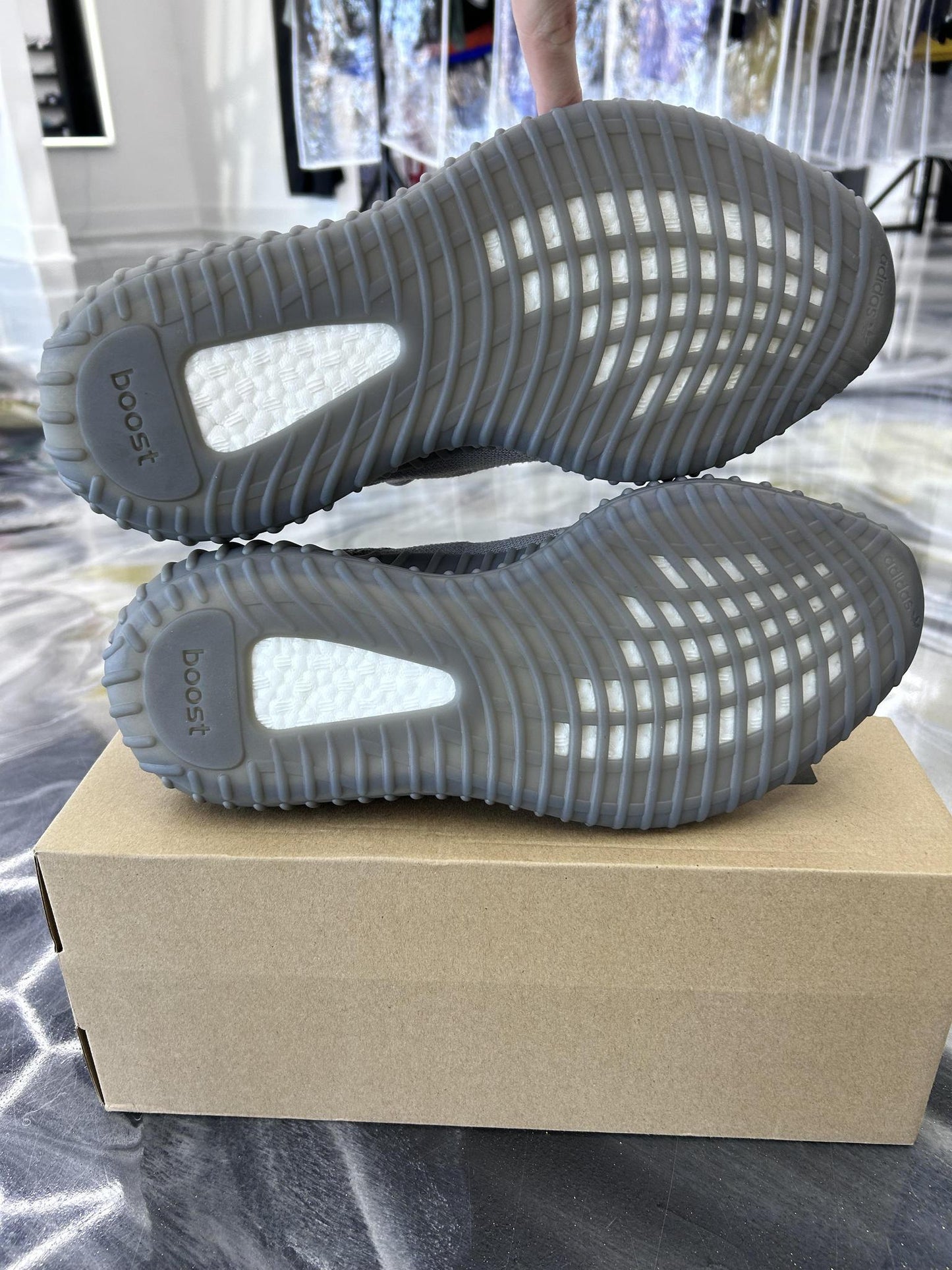 Yeezy 350 V2 "Steel Grey" Used Size 10