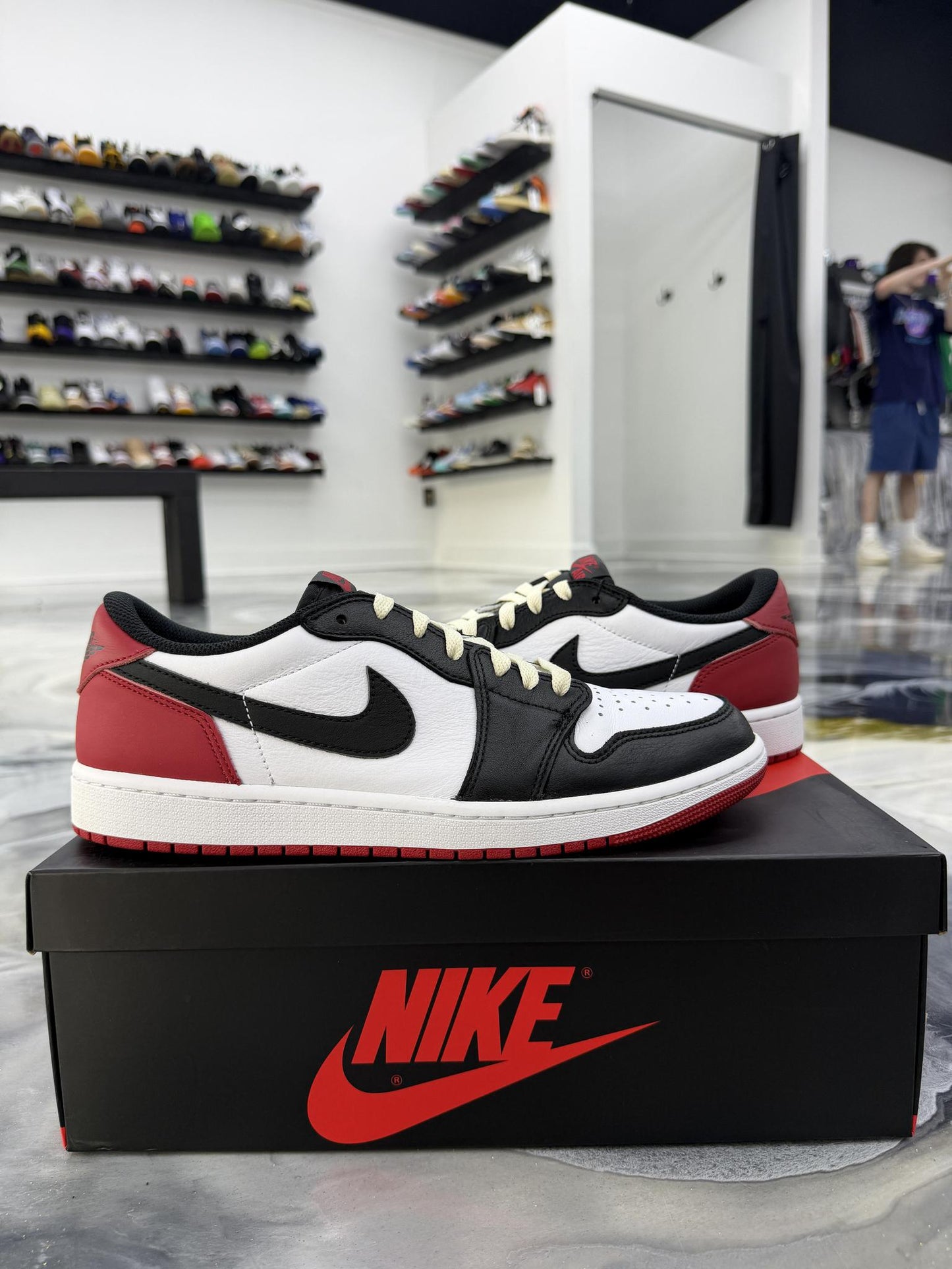 Jordan 1 Black Toe Low Used Size 10.5