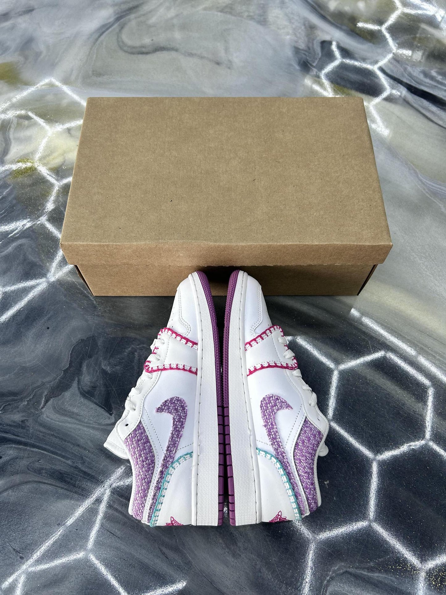 Jordan 1 Low "Light Bordeaux" Used Size 6.5Y/8W