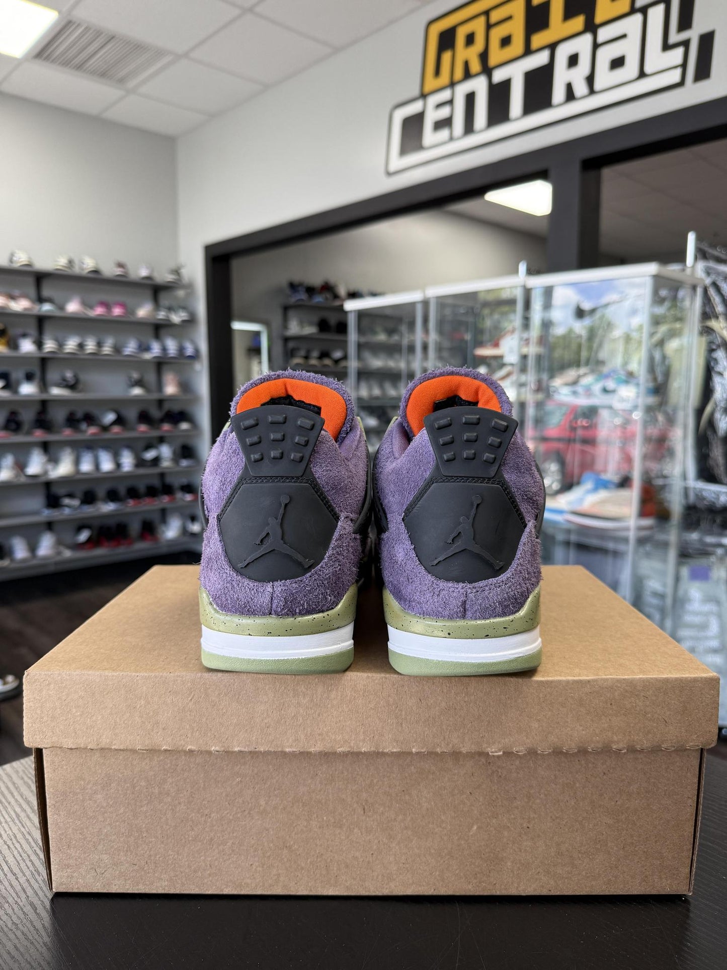 Jordan 4 "Canyon Purple" Used Size 8