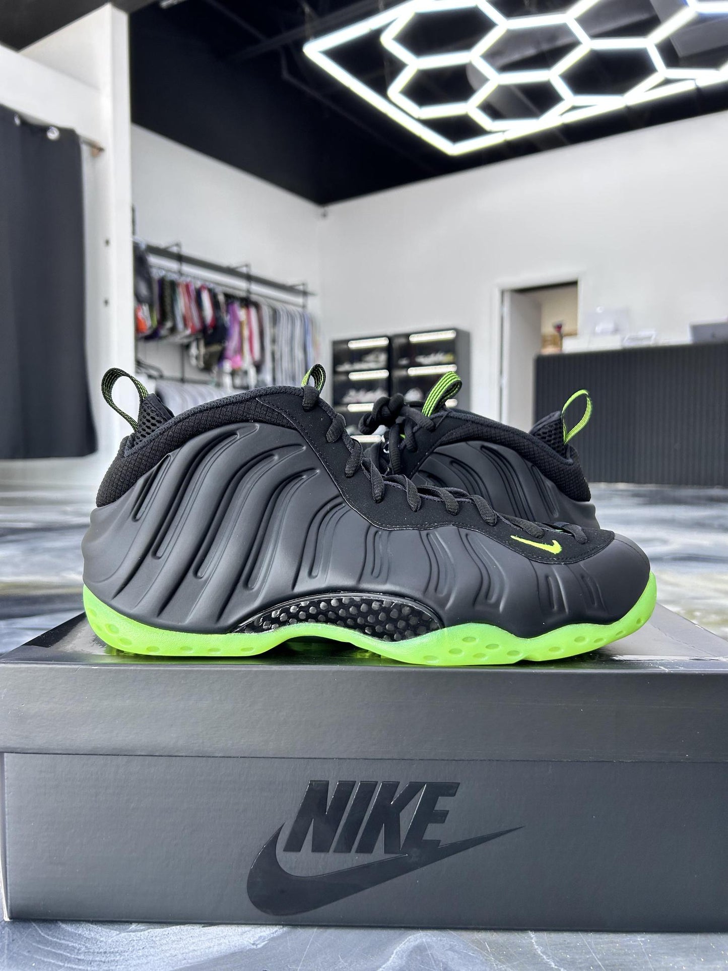 Nike Foamposite "Black Volt" Used Size 11.5