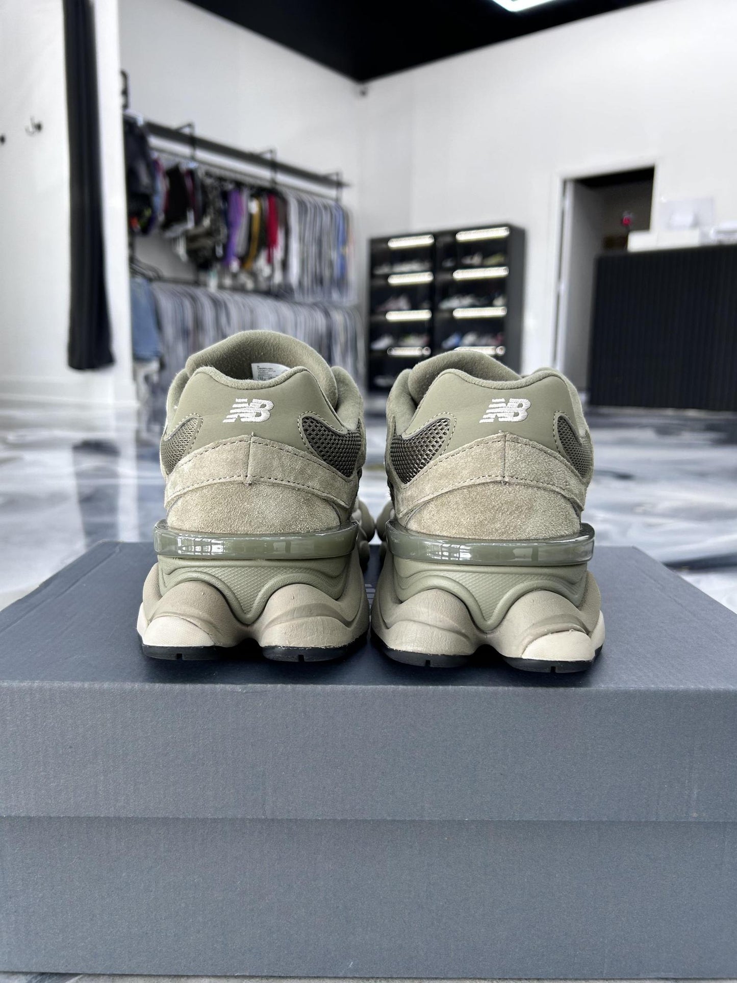 New Balance 9060 "Olive" Used Size 11