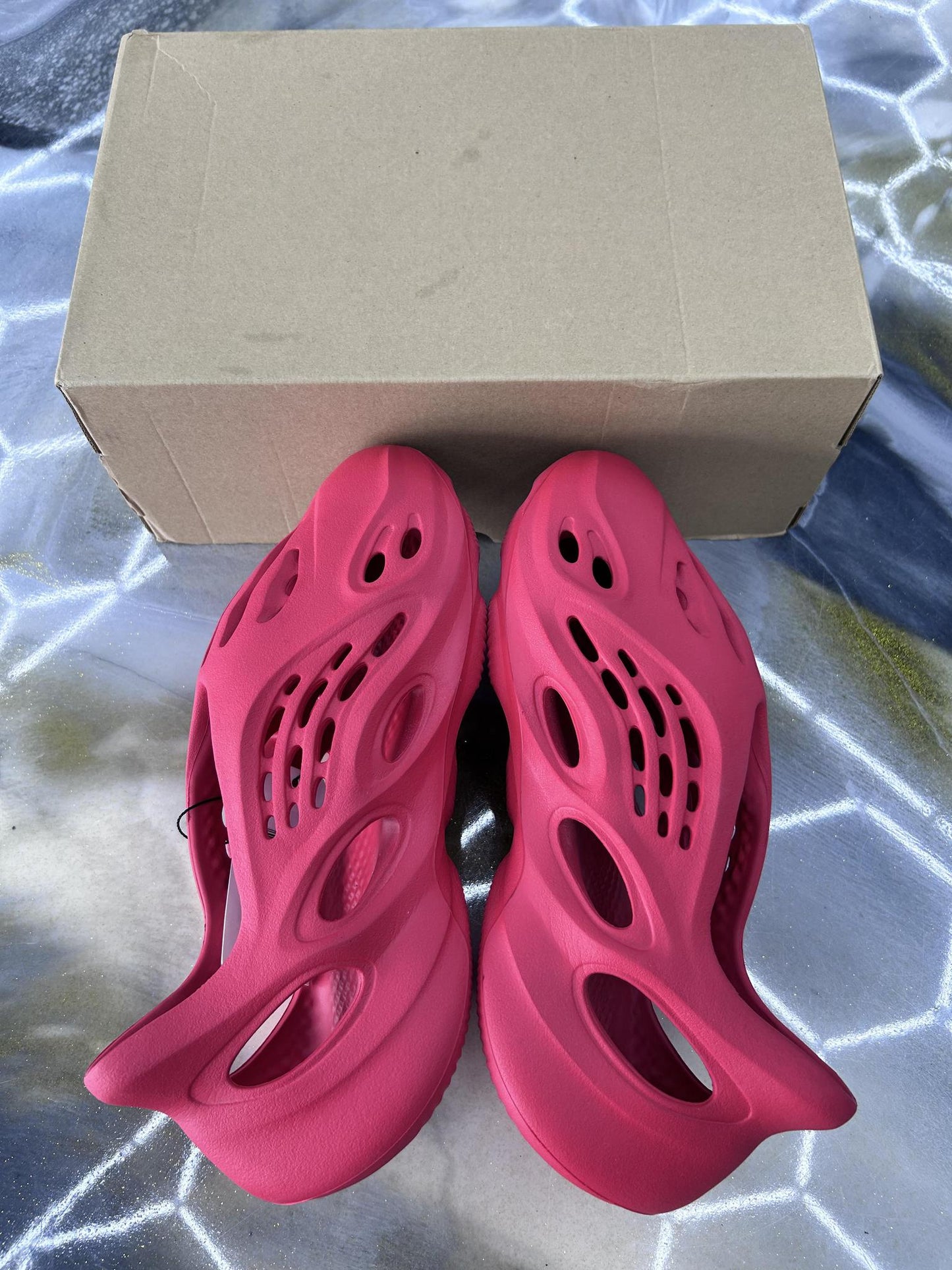 Yeezy Foam RNNR "Vermillion" Used Size 10