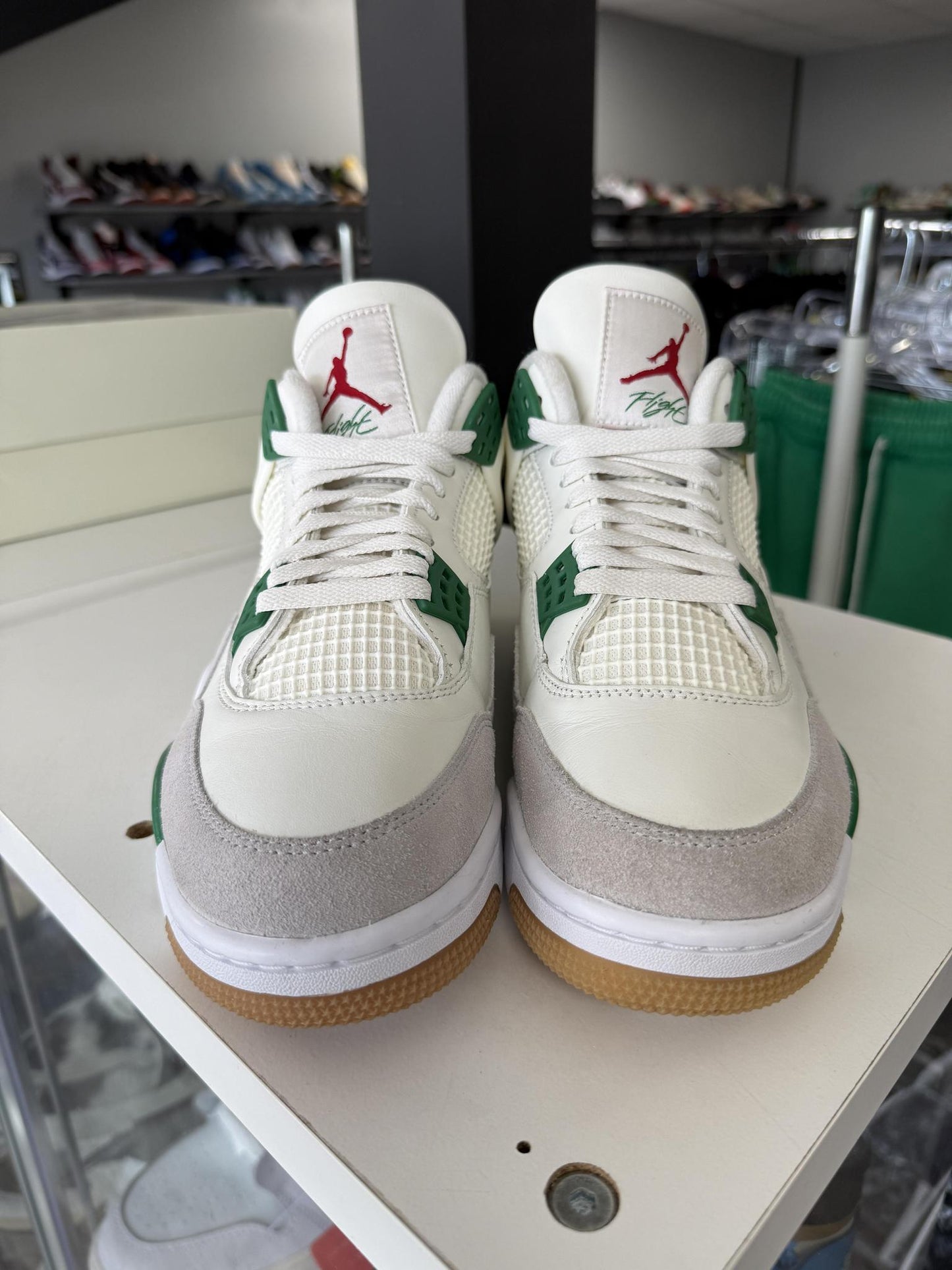 Jordan 4 SB "Pine Green" Used Size 9