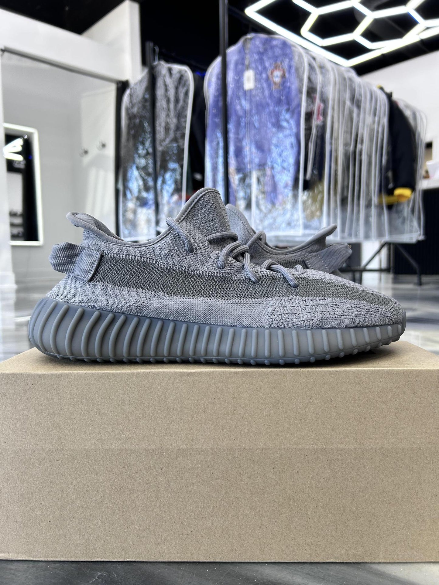 Yeezy 350 V2 "Steel Grey" Used Size 10