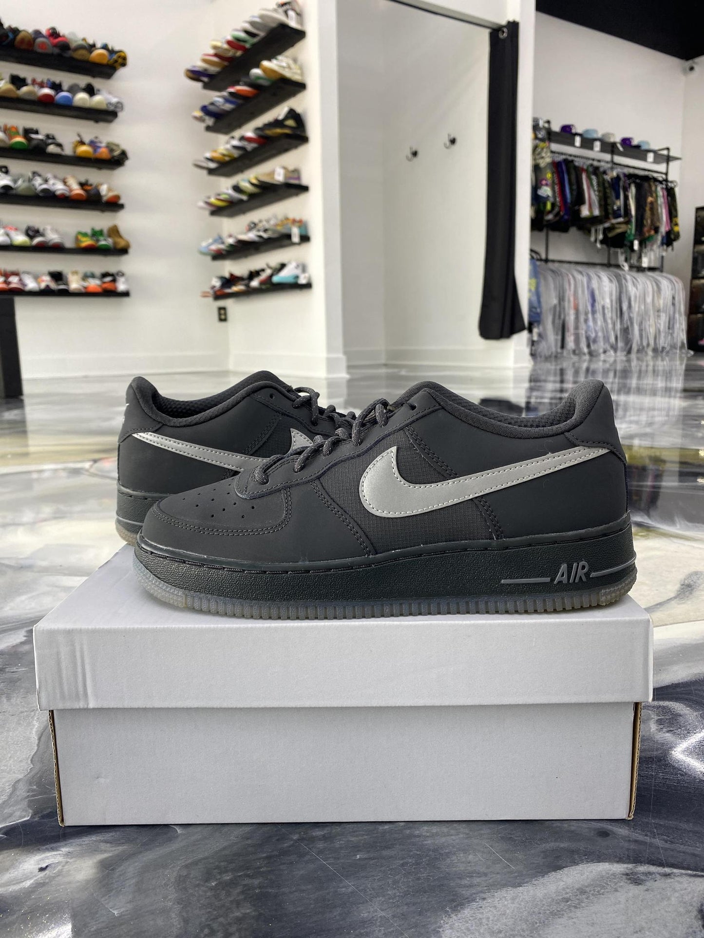 Nike Air Force One Low "Anthracite Reflective Silver" Used Size 7Y/8.5W