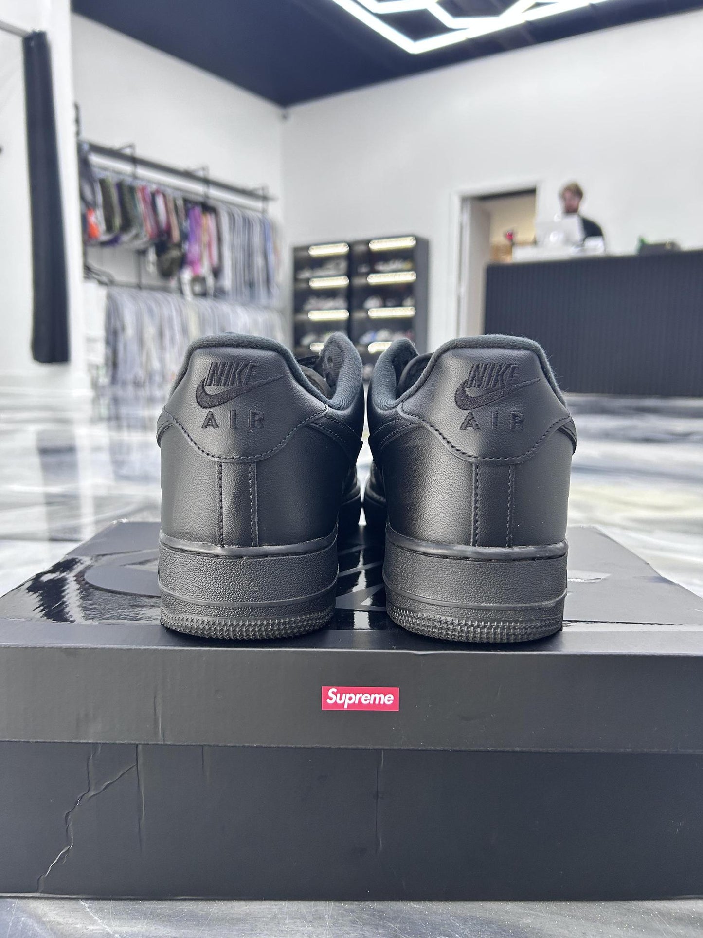 Nike Air Force One Low x Supreme "Black" Used Size 13
